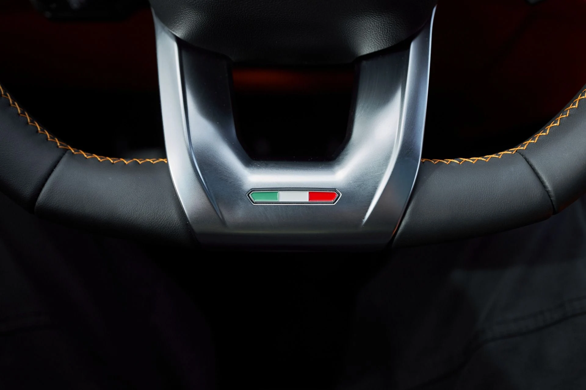 mph059_878133940_Used_2025_Lamborghini_Urus_SE_1763677076_b99cb20f96