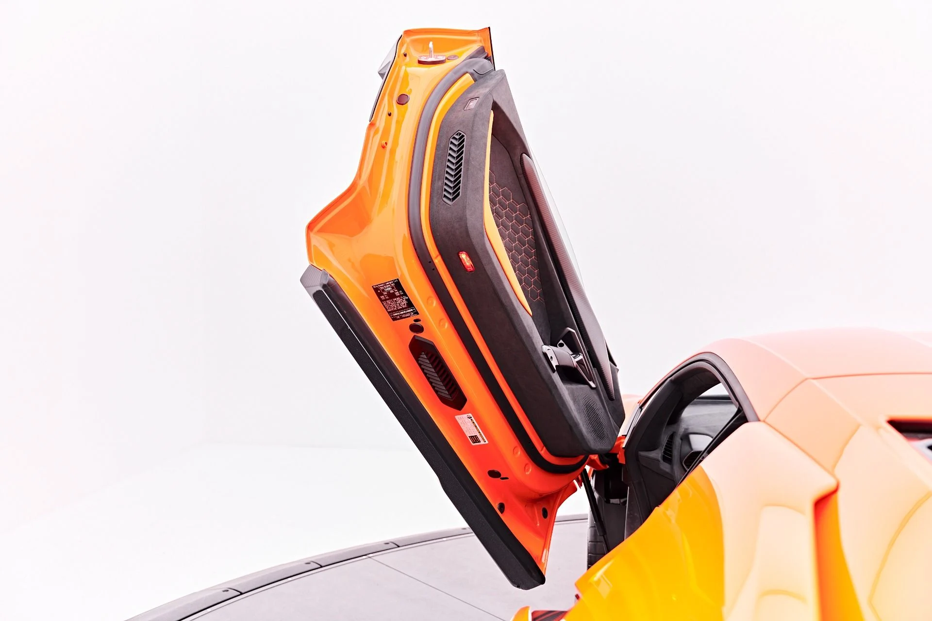 mph059_92875243_Used_2024_Lamborghini_Revuelto_Base_1786150978_0078008cb6