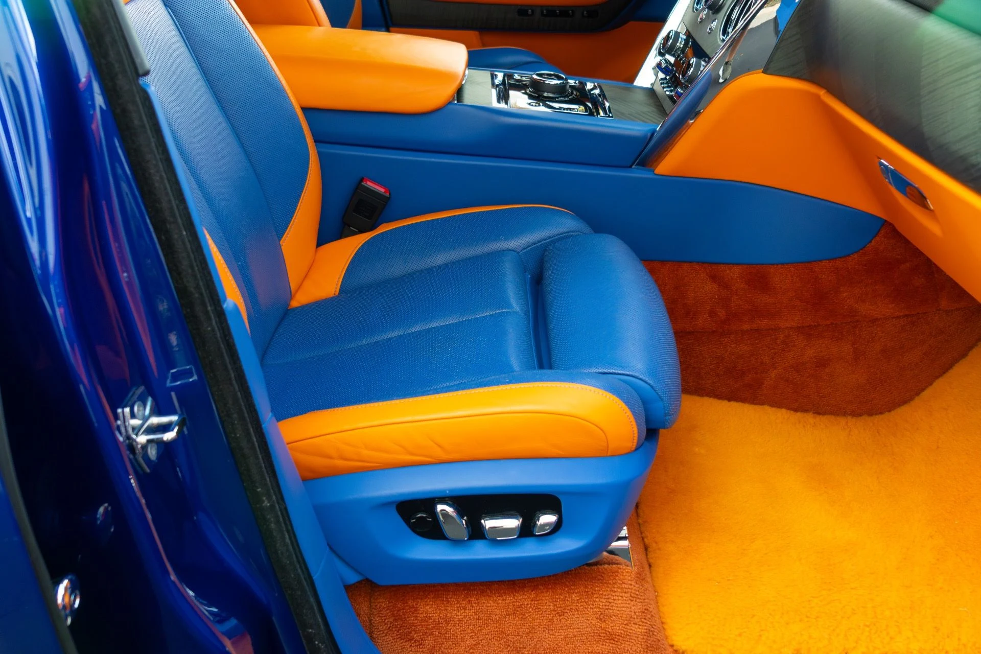 mph059_95832283_Used_2019_Rolls_Royce_Cullinan_1764189669_7b36b576a1