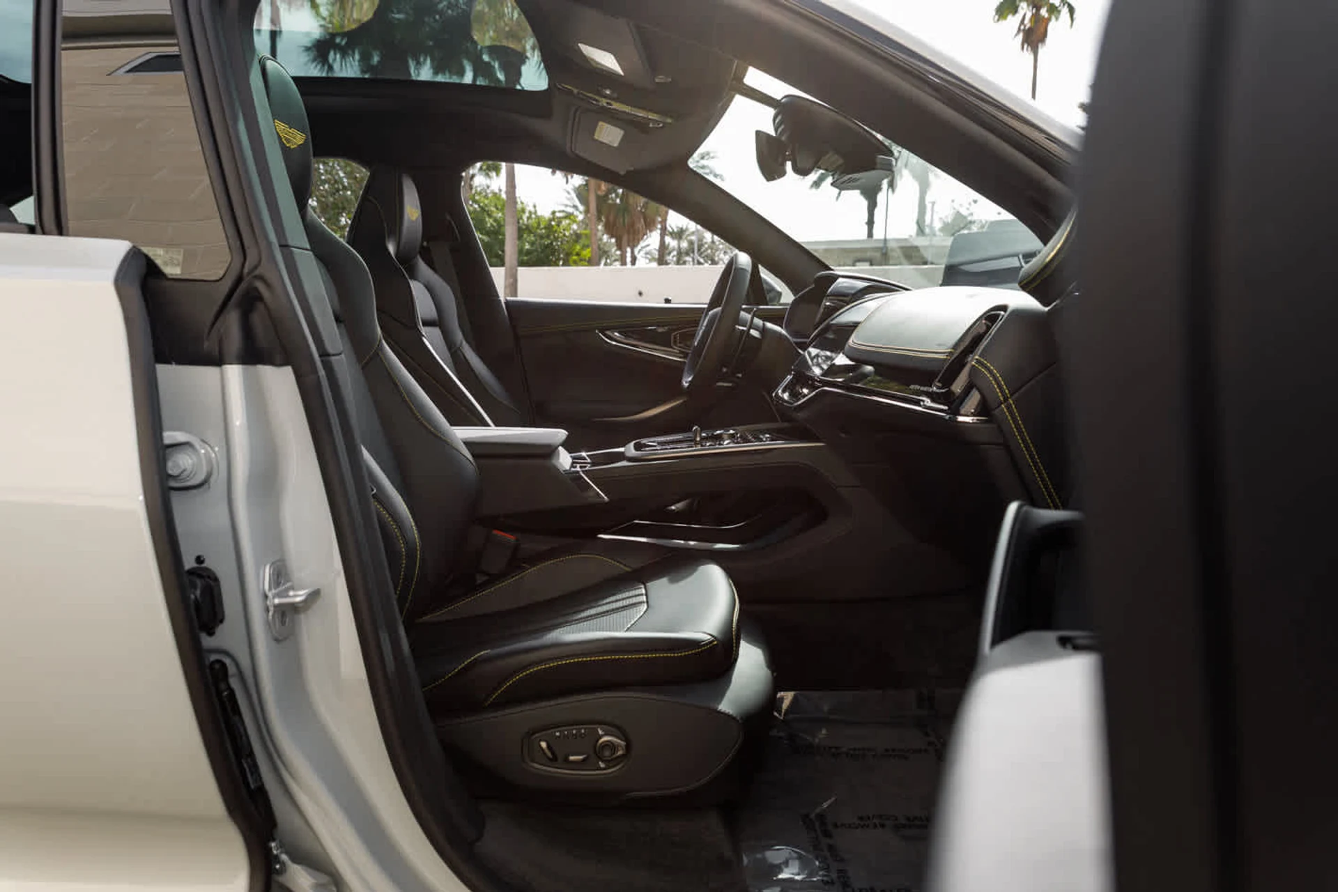 mph059_991671996_60_96b58dabb2