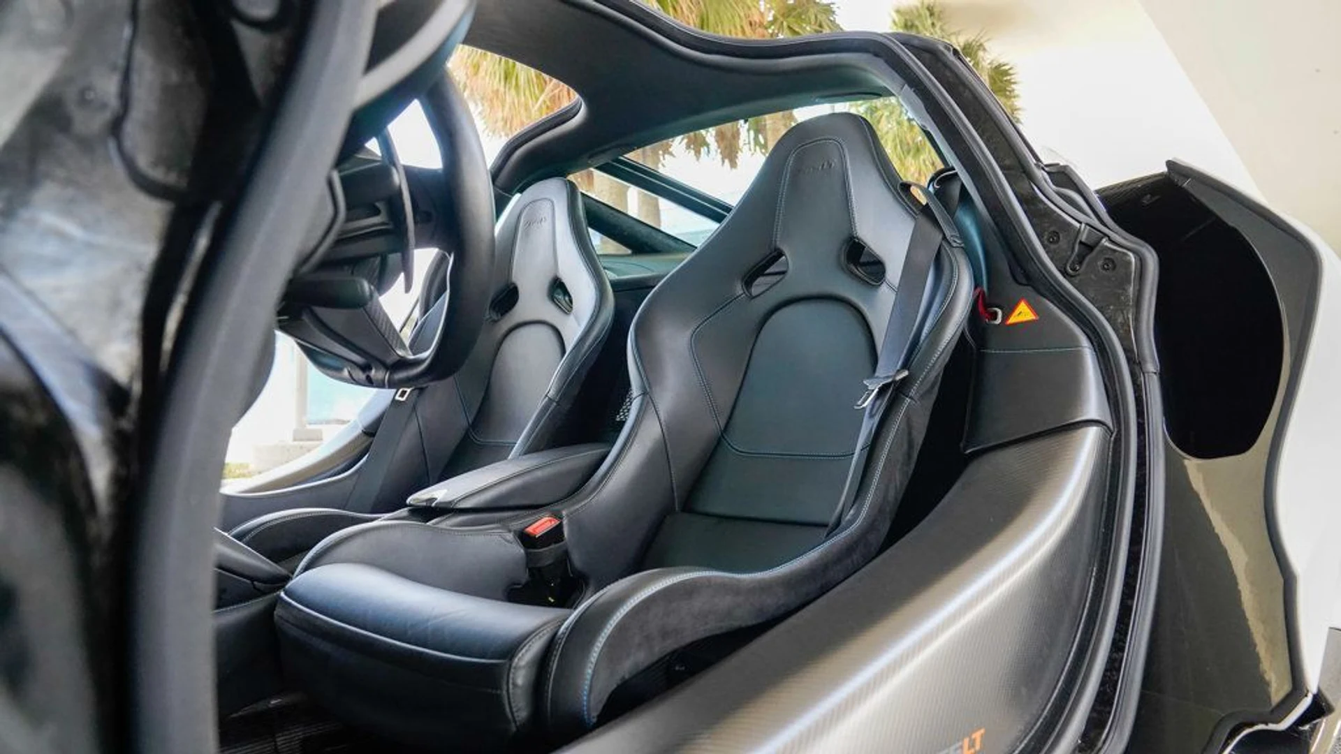 mph060_1001380770_used_2021_mclaren_765lt_coupe_14354_22828181_61_1024_a60b85d31c