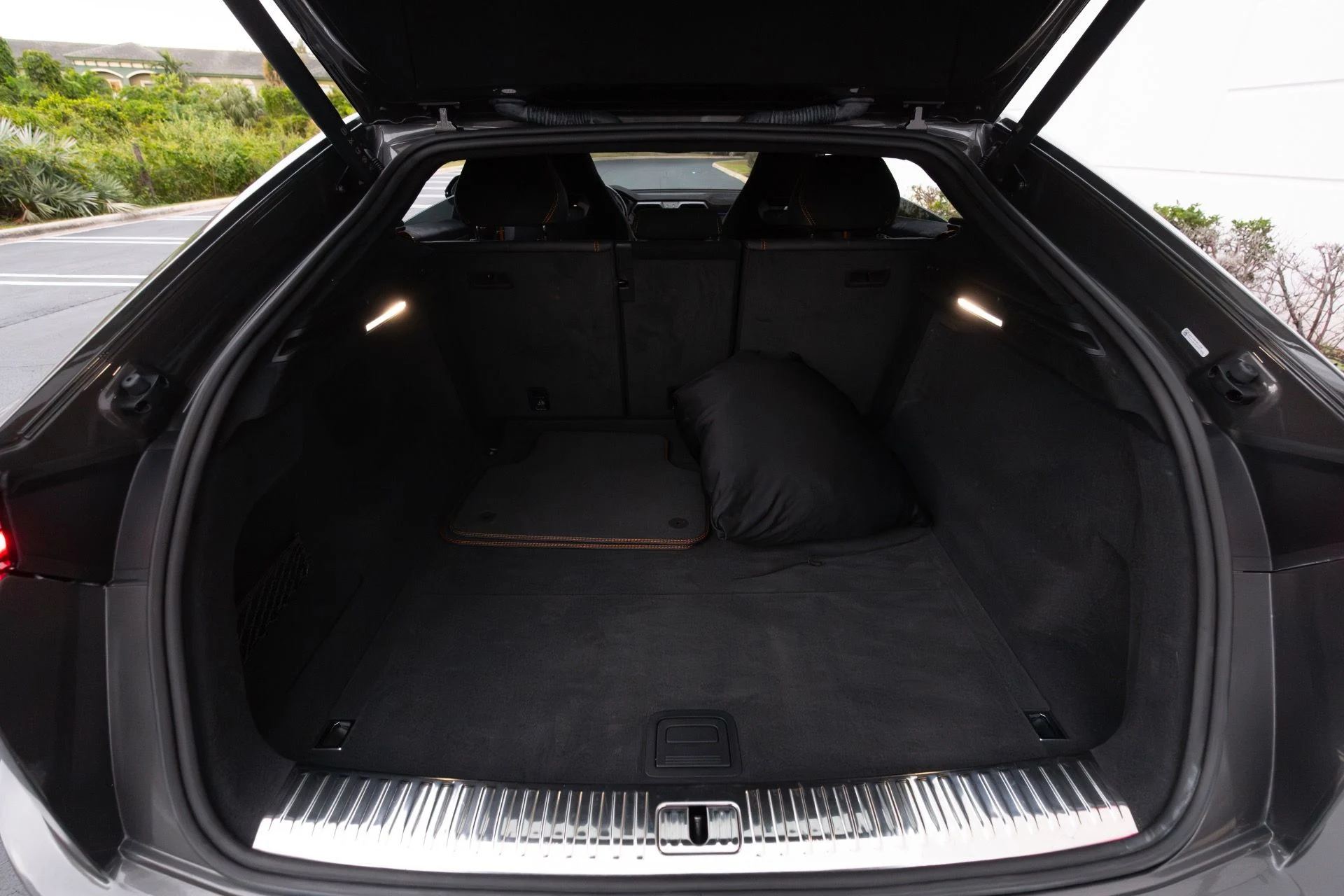 mph060_1012673397_Used_2023_Lamborghini_Urus_Performante_1764644794_e3cb90b733