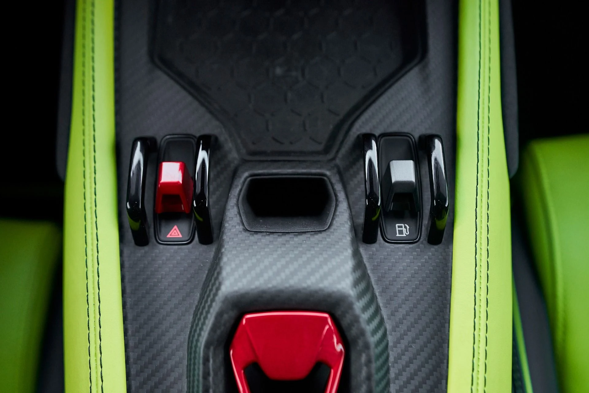 mph060_1046381653_Used_2024_Lamborghini_Revuelto_1763604783_c95929504a