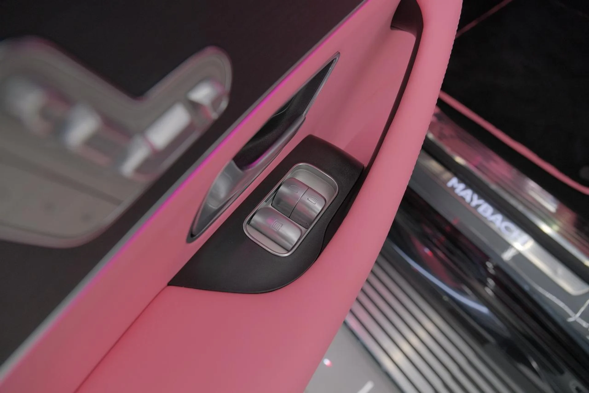 mph060_1073867674_76ee8bf86d57f275de2aeb5ba8d9ebf2_4c57bba51b