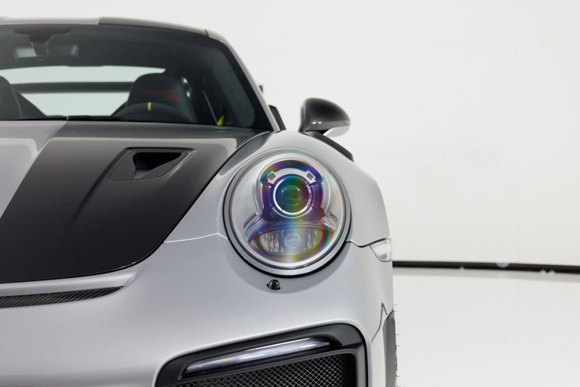 mph060_1087696959_Used_2018_Porsche_911_GT_2_RS_1791916169_ad495a3354