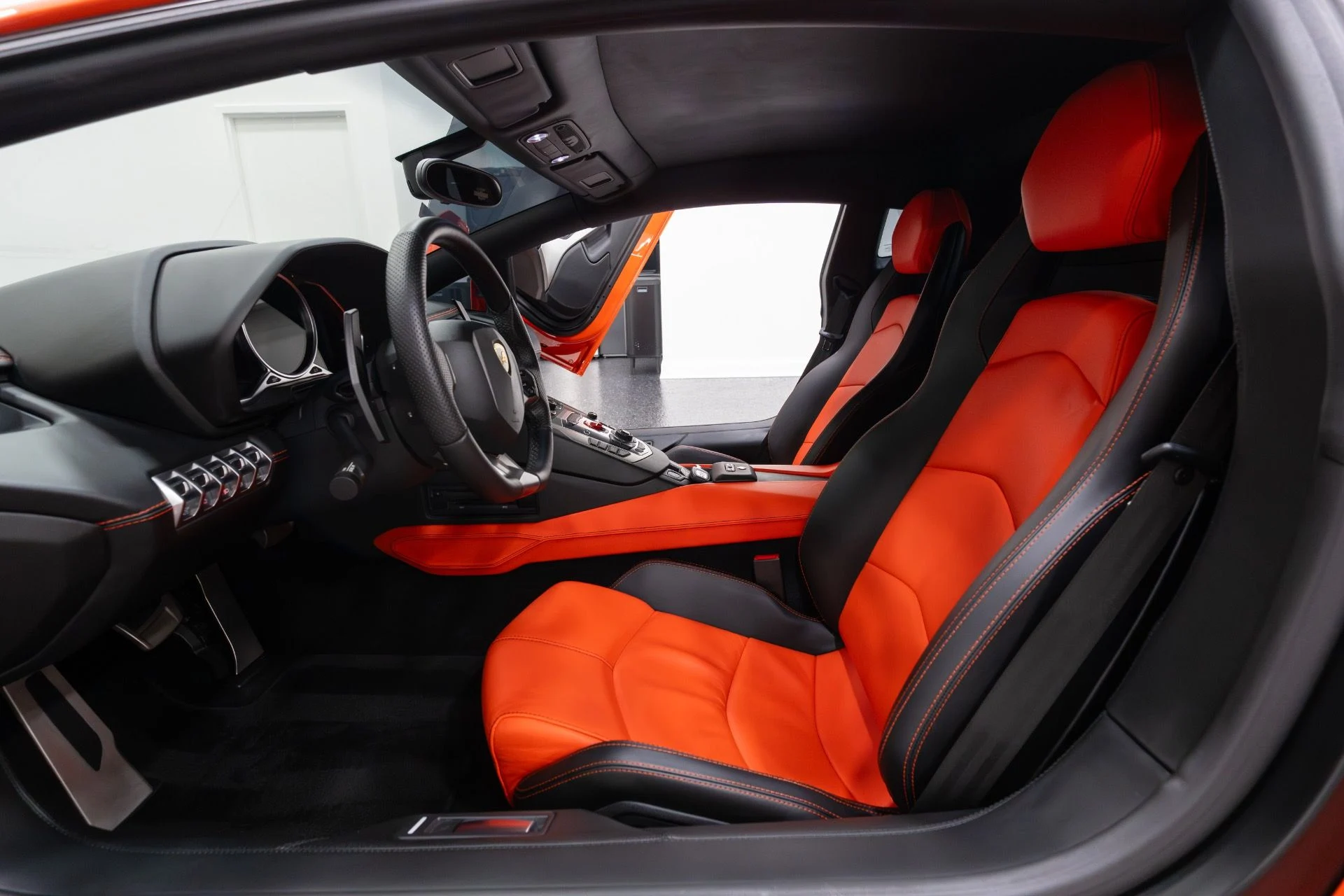 mph060_1105931508_Used_2012_Lamborghini_Aventador_LP_700_4_1769493534_d8e2c9f8ea