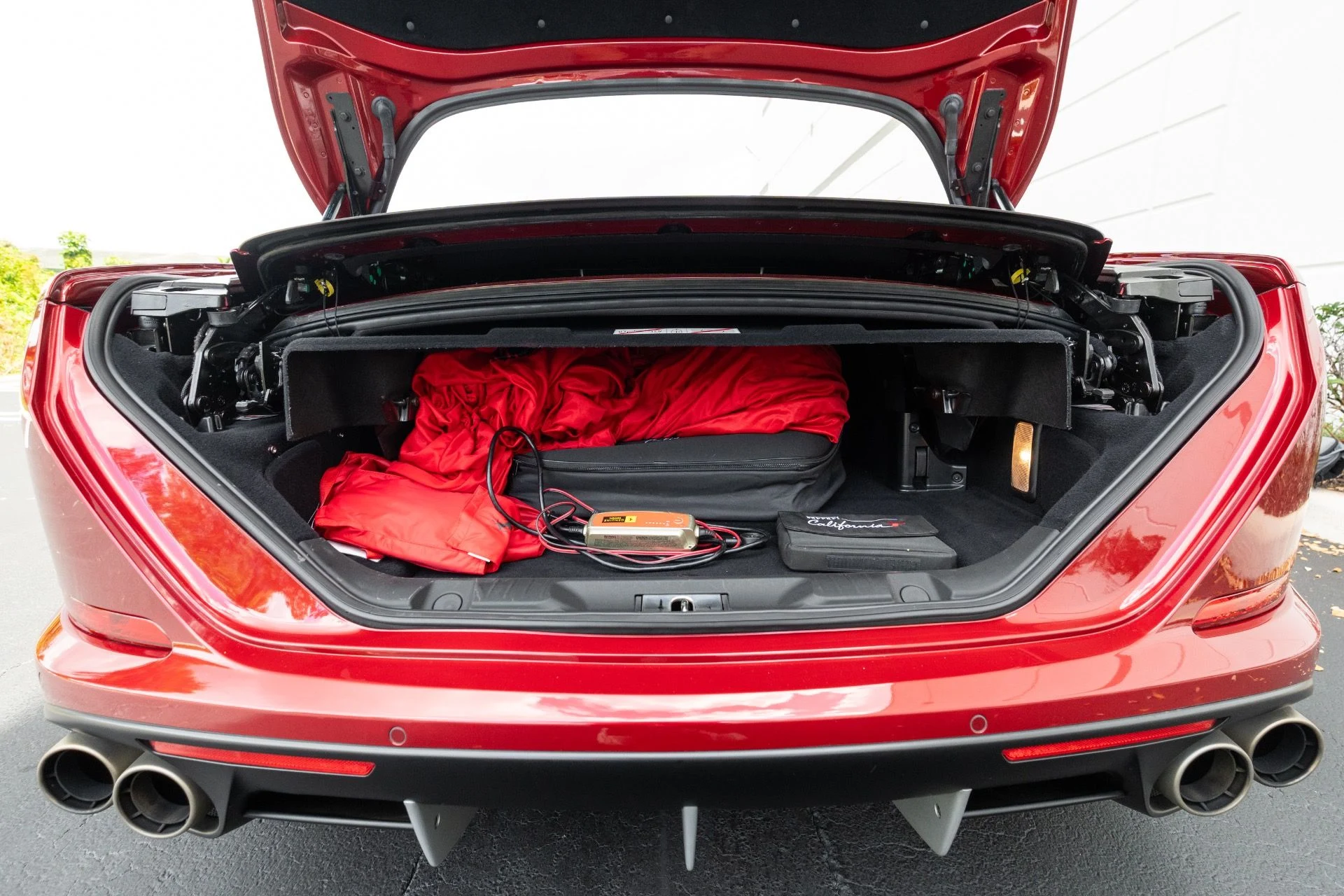 mph060_1175312510_Used_2015_Ferrari_California_T_1773337239_5658efbda2