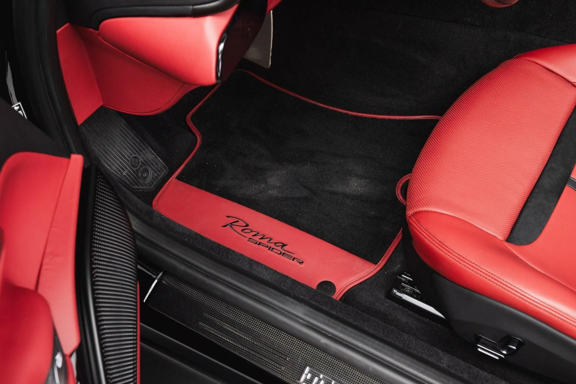 mph060_1228553384_Used_2024_Ferrari_Roma_Spider_1777350169_a7168a5bc8