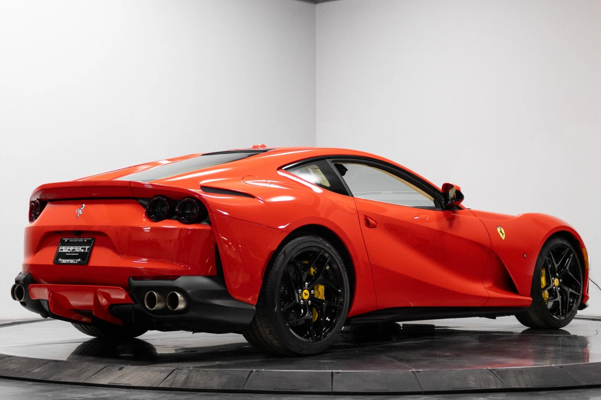 mph060_1234988670_Used_2018_Ferrari_812_Superfast_1763480061_d4bced056c