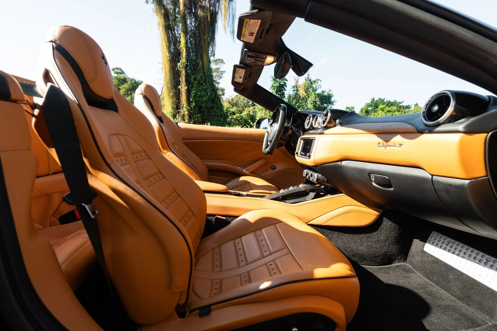 mph060_1311791072_Used_2017_Ferrari_California_T_1767065452_857094b8ee