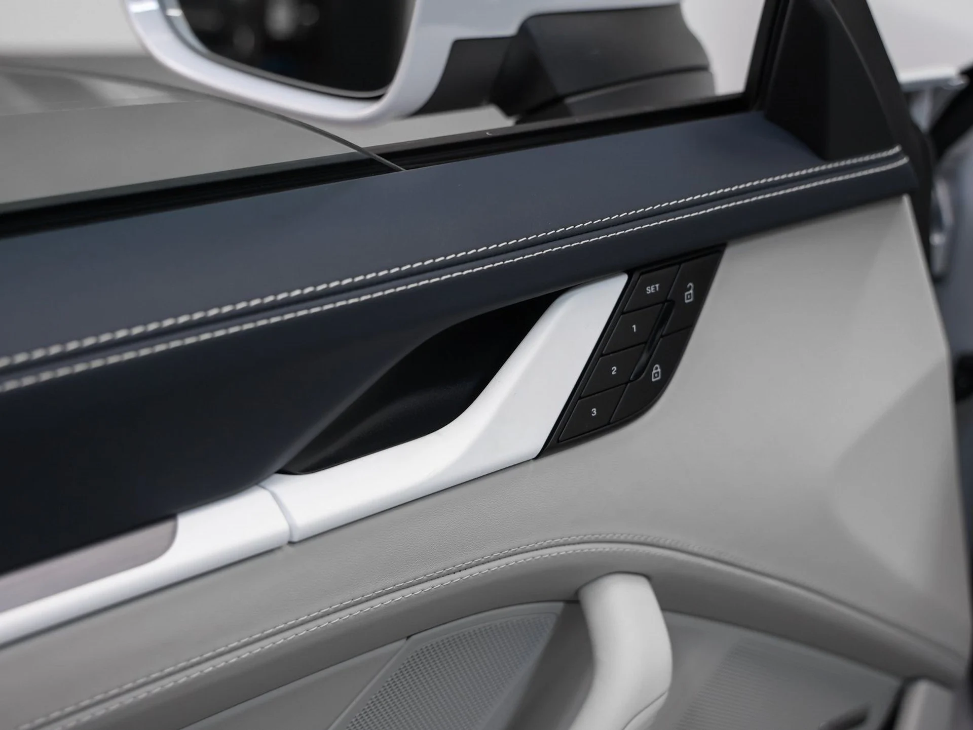 mph060_1319219815_61_91b63caef0