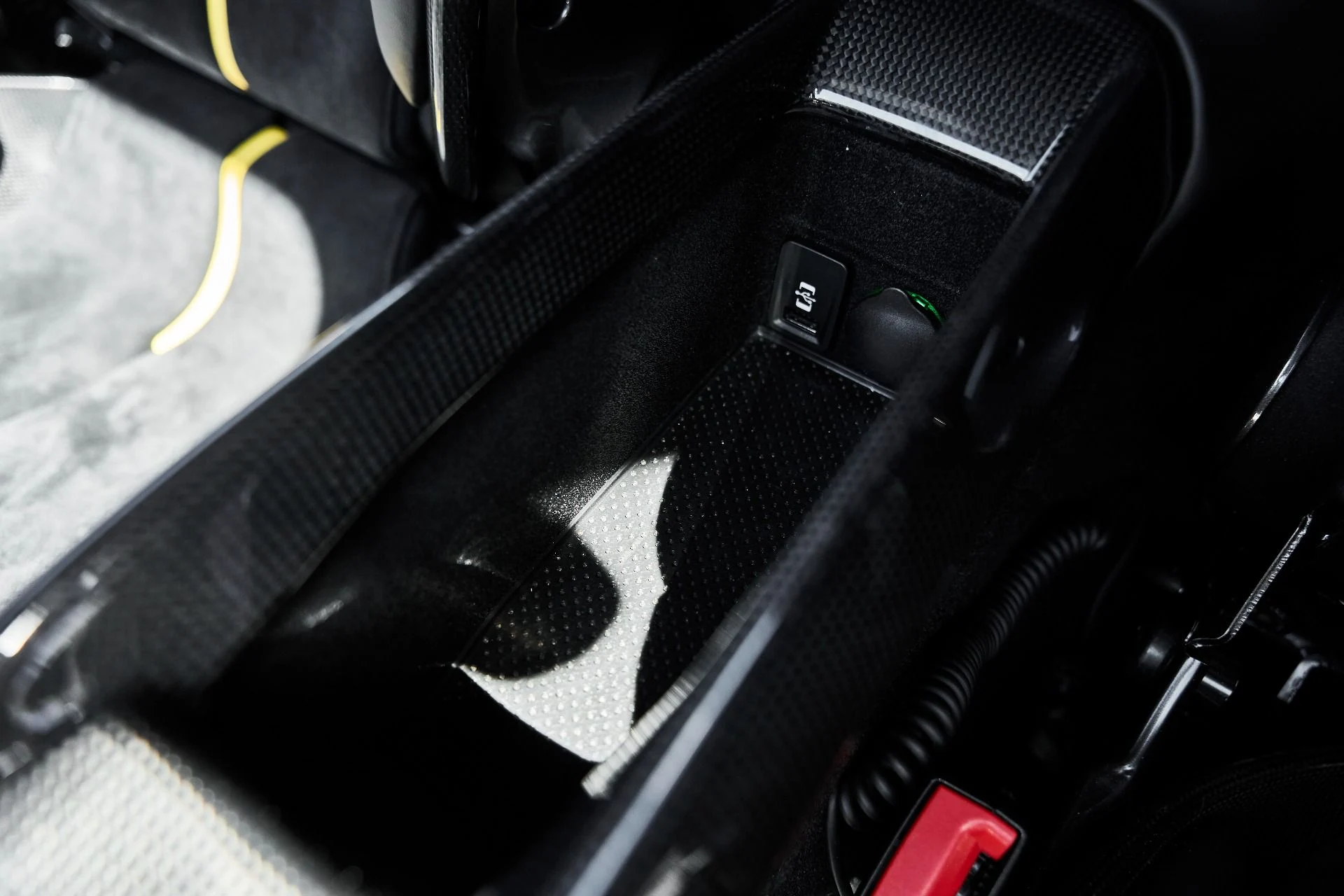 mph060_1322557913_Used_2021_Ferrari_SF_90_Stradale_Base_1781822377_8d0ff7b11d