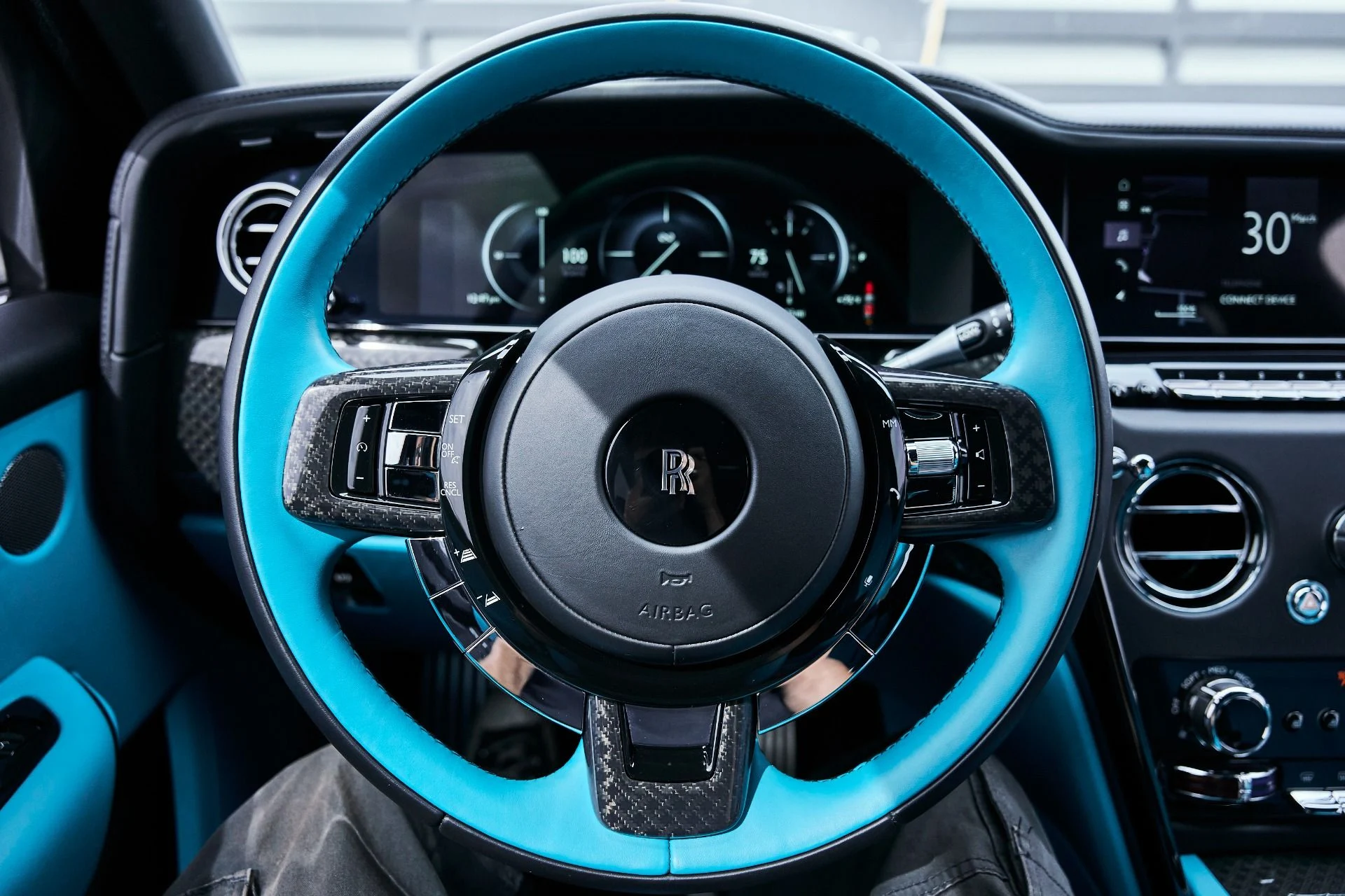 mph060_1337194156_Used_2025_Rolls_Royce_Cullinan_Black_Badge_1774912562_6d2e1bb876