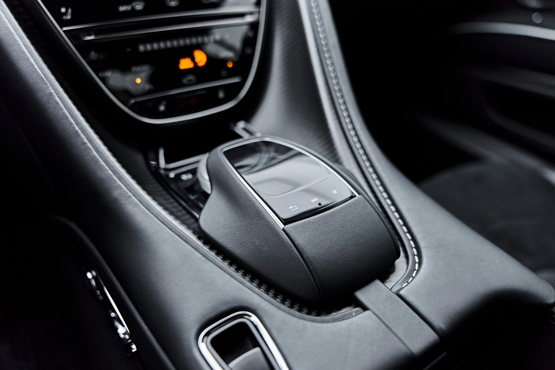 mph060_1340964289_Used_2023_Aston_Martin_DBS_1790369930_c977da01f2