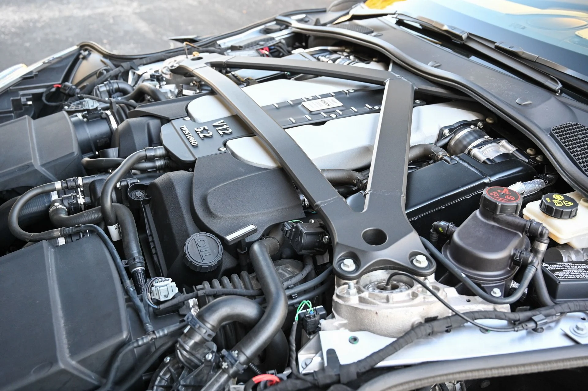 mph060_1385315032_Used_2020_Aston_Martin_DBS_Superleggera_1708981951_0575ff0054