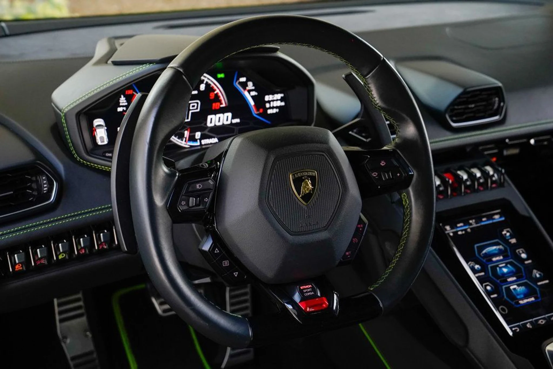 mph060_1422845783_used_2020_lamborghini_huracan_evo_coupeawd_14354_22890839_61_1024_c6d4d1c52d
