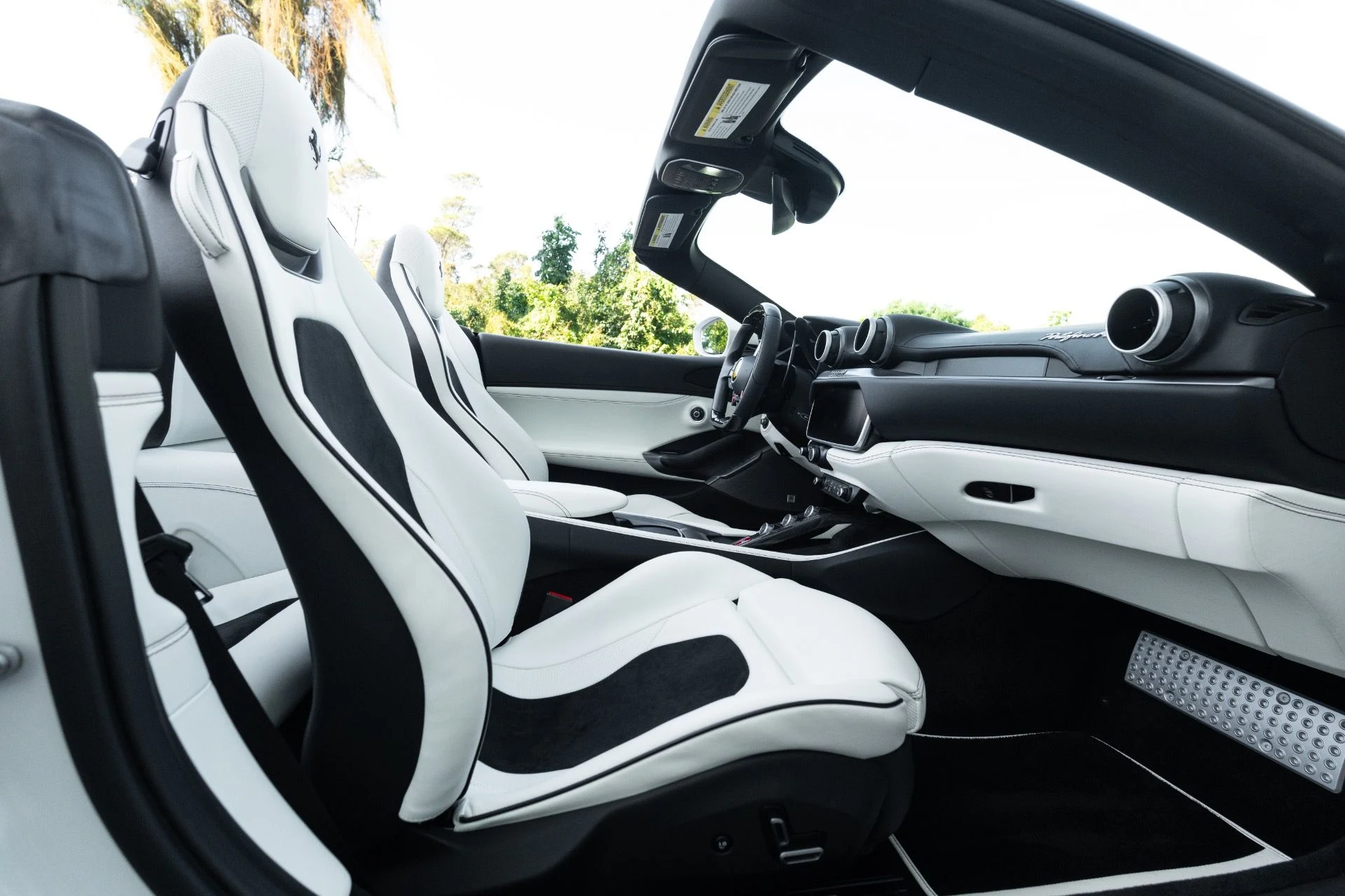 mph060_142315370_Used_2023_Ferrari_Portofino_M_1766185478_d5a8974bf1