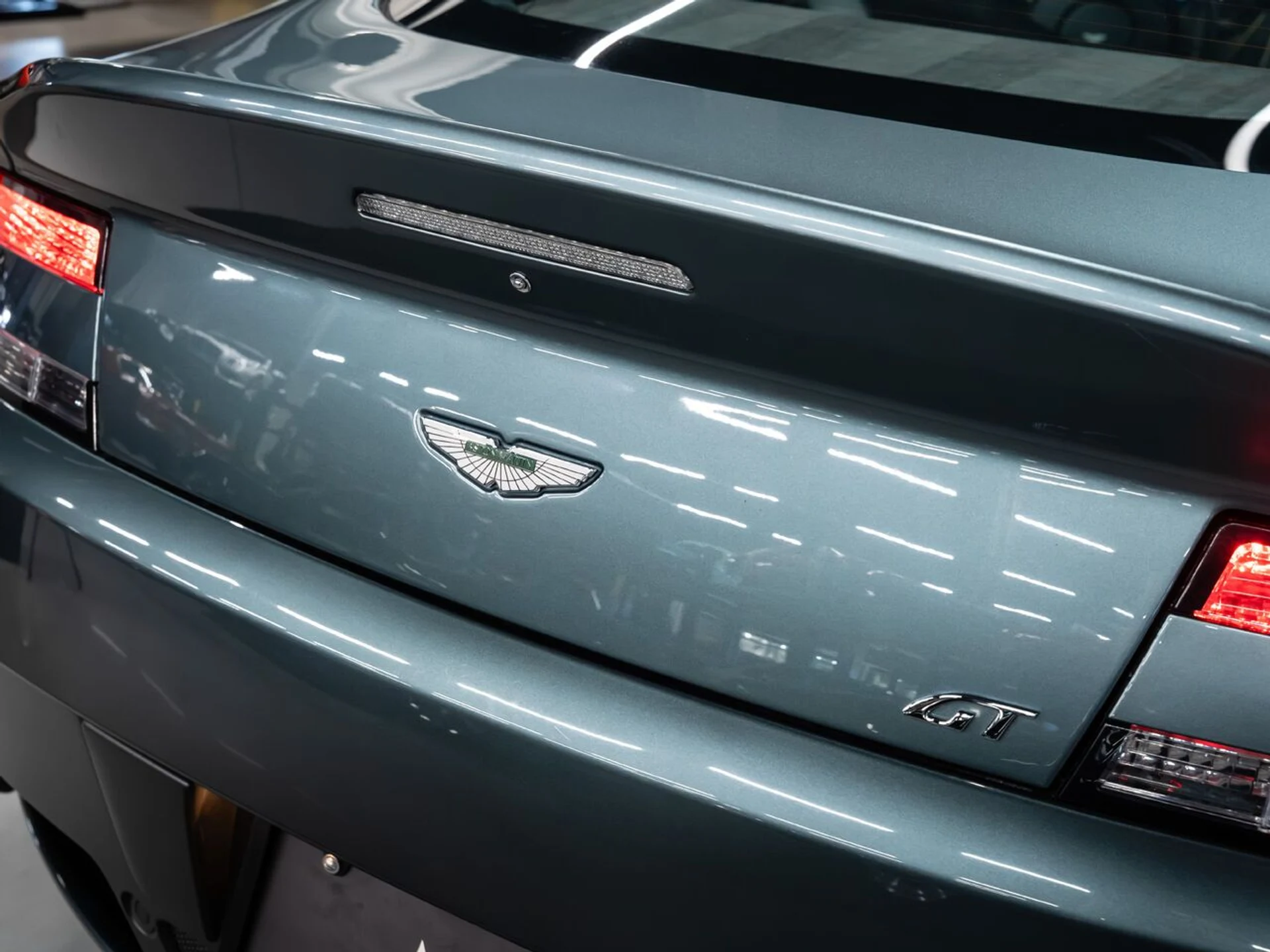 mph060_1441083764_aston_martin_v8_vantage_2015_14ff3f44a8