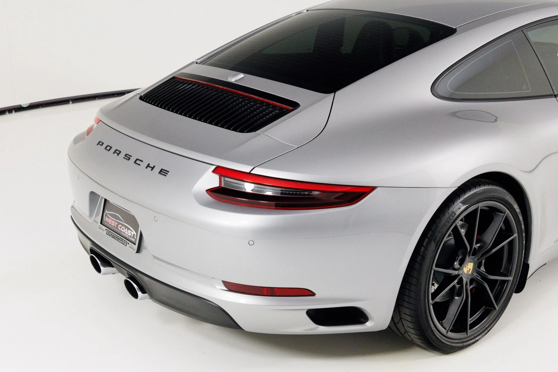 mph060_1545742323_Used_2017_Porsche_911_Carrera_S_1769117500_d7ec29b596