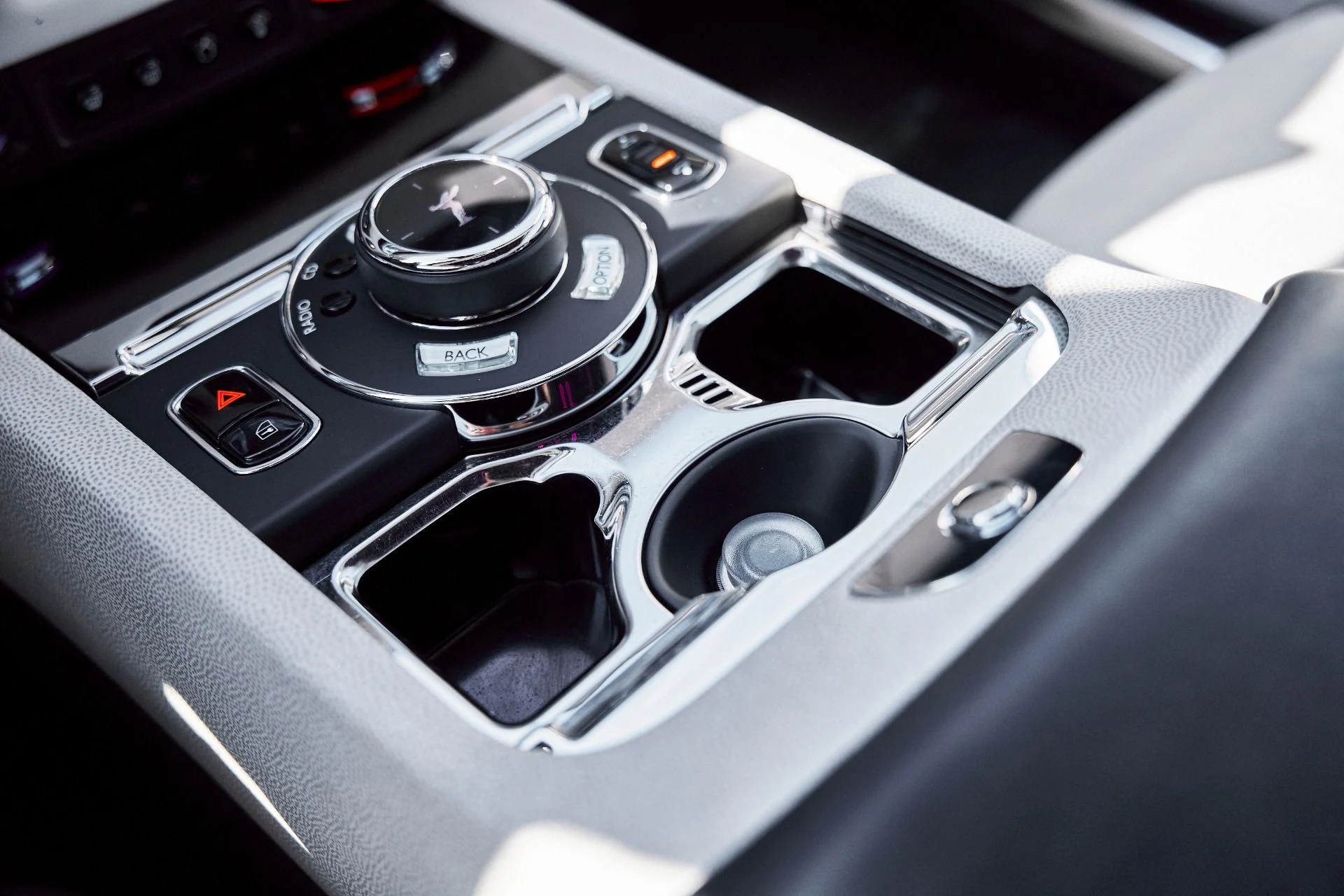 mph060_1557197968_Used_2015_Rolls_Royce_Wraith_1770669901_4be7b9c7e5