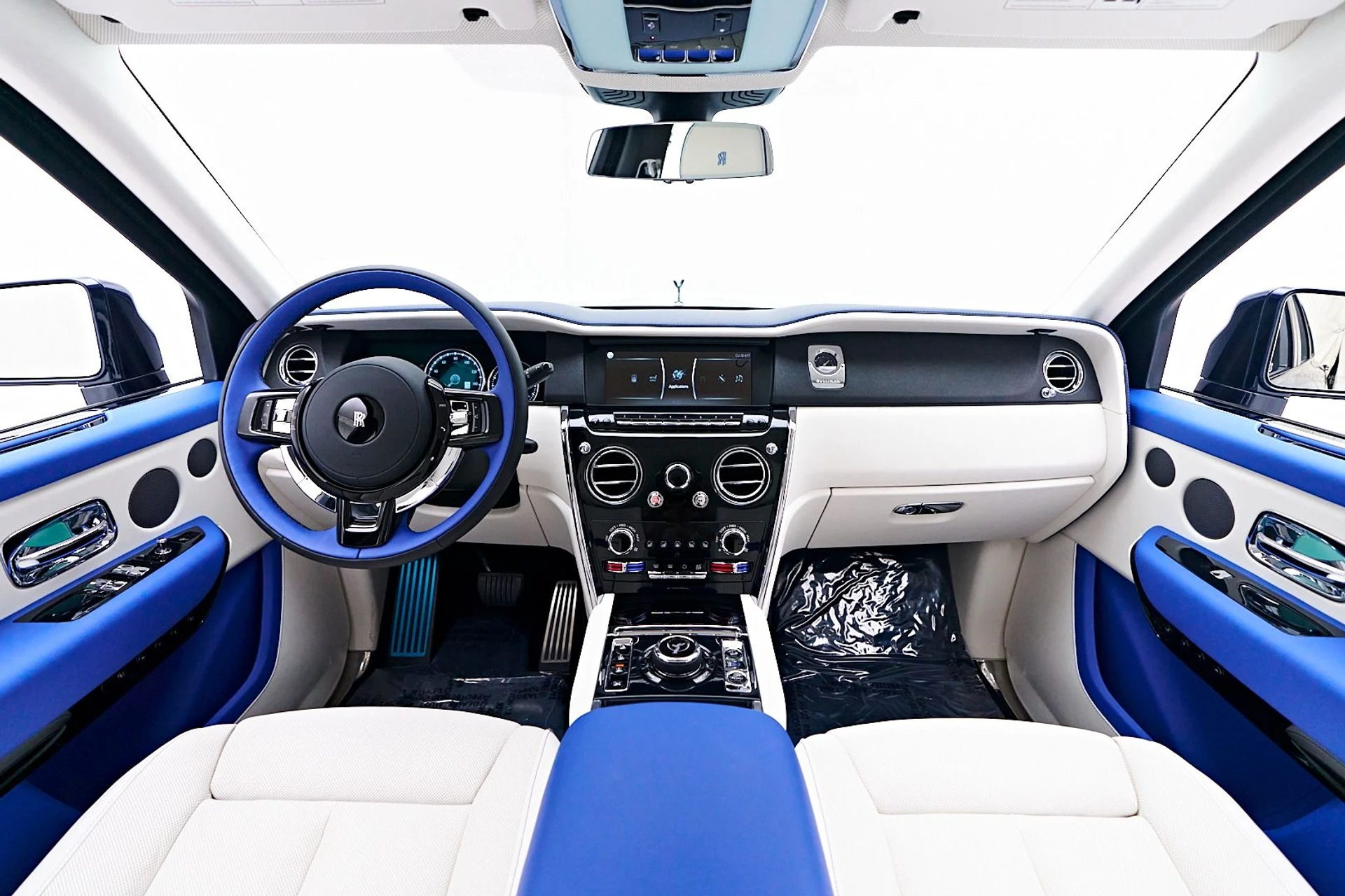 mph060_1576461068_Used_2023_Rolls_Royce_Cullinan_Base_1745954360_7130dd112f