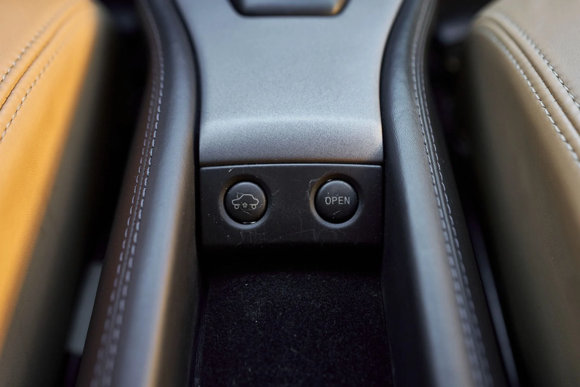 mph060_168362584_Used_2013_Ferrari_458_Italia_Base_1764783182_7dea7bf439