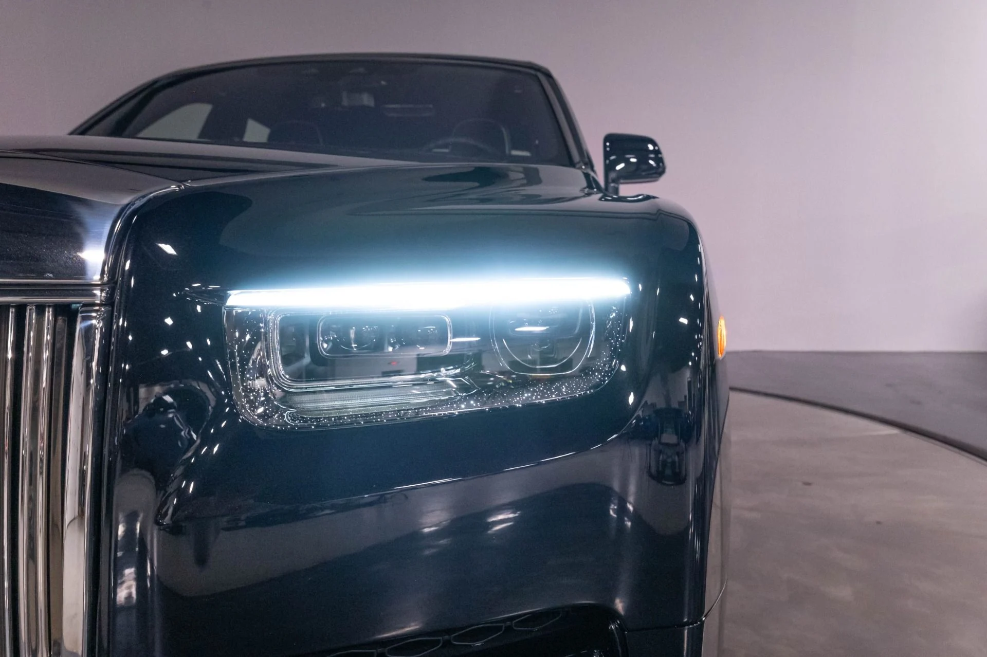 mph060_1686262527_Used_2024_Rolls_Royce_Phantom_1786998210_c5d8e2e32e