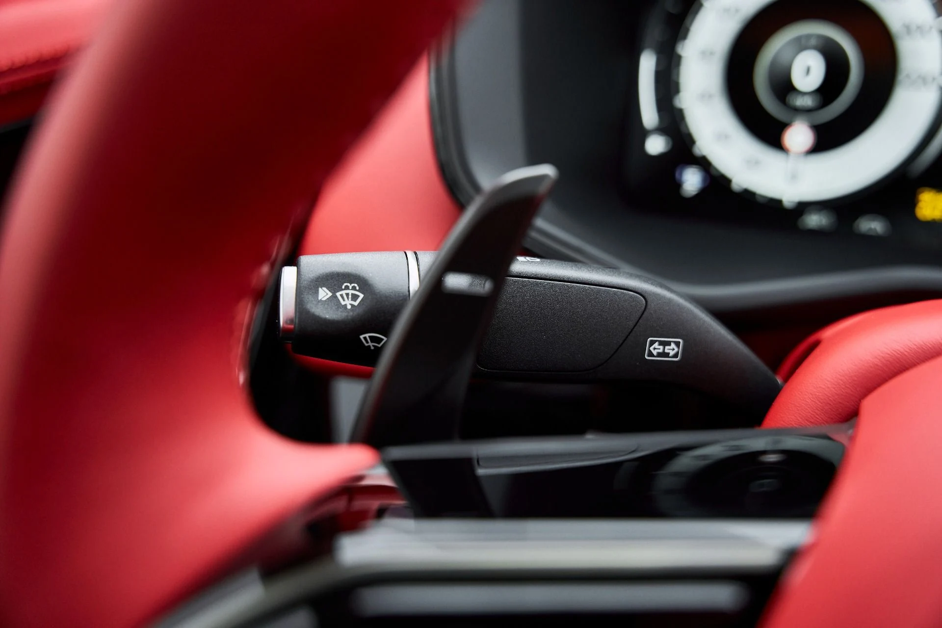 mph060_1729510457_Used_2025_Aston_Martin_DBX_707_1766785405_10b5f8a843