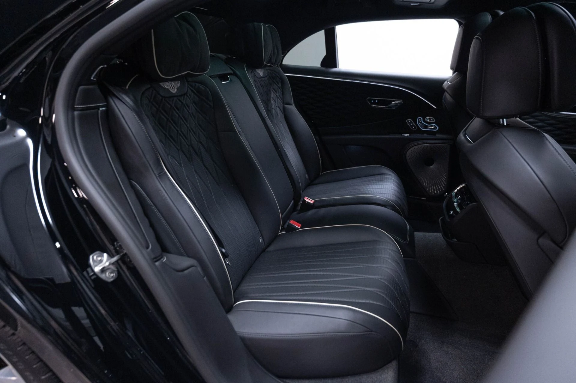 mph060_1756033926_Used_2020_Bentley_Flying_Spur_W12_1783372083_08acc79be6
