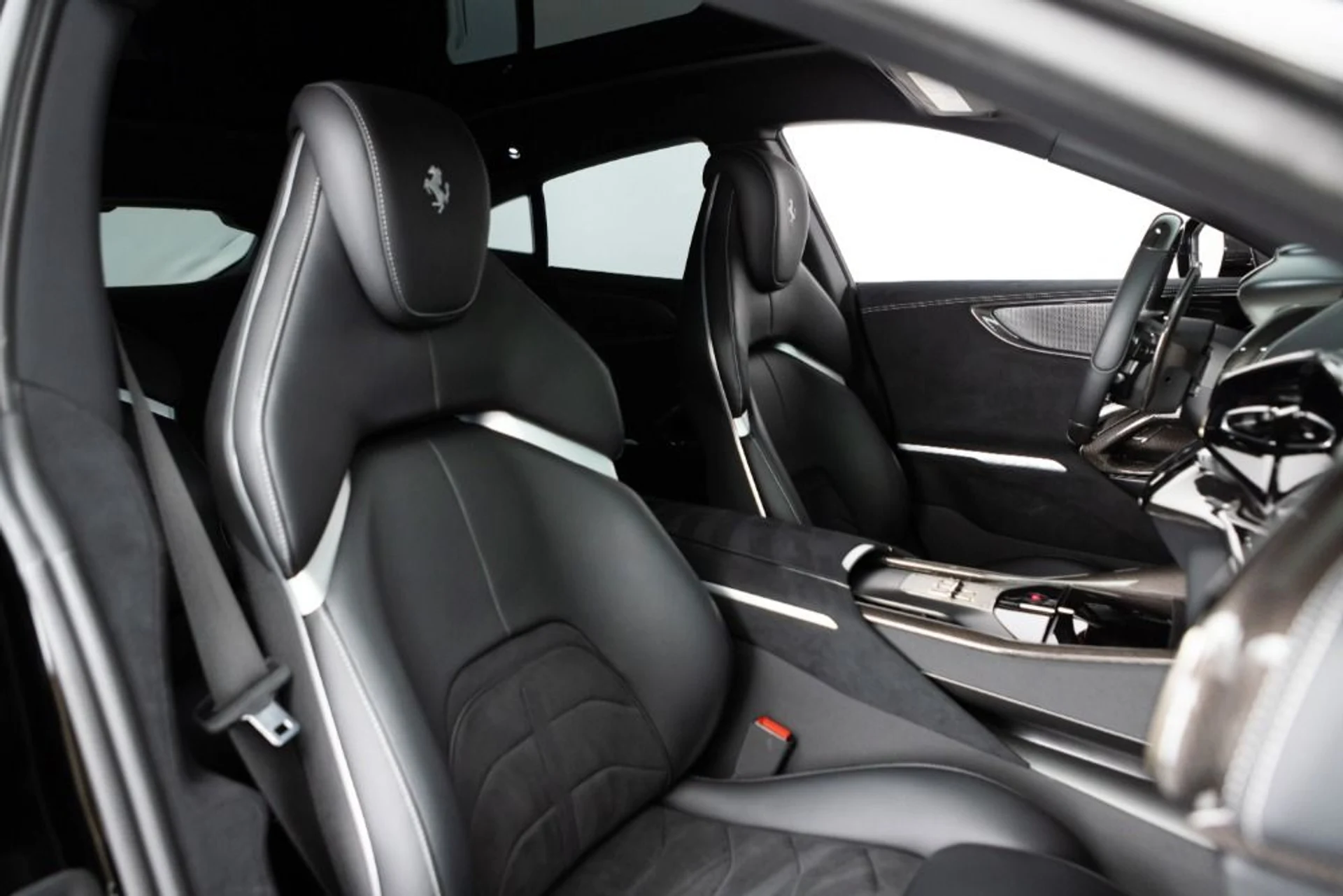 mph060_1801455892_Used_2025_Ferrari_Purosangue_7af3c51358