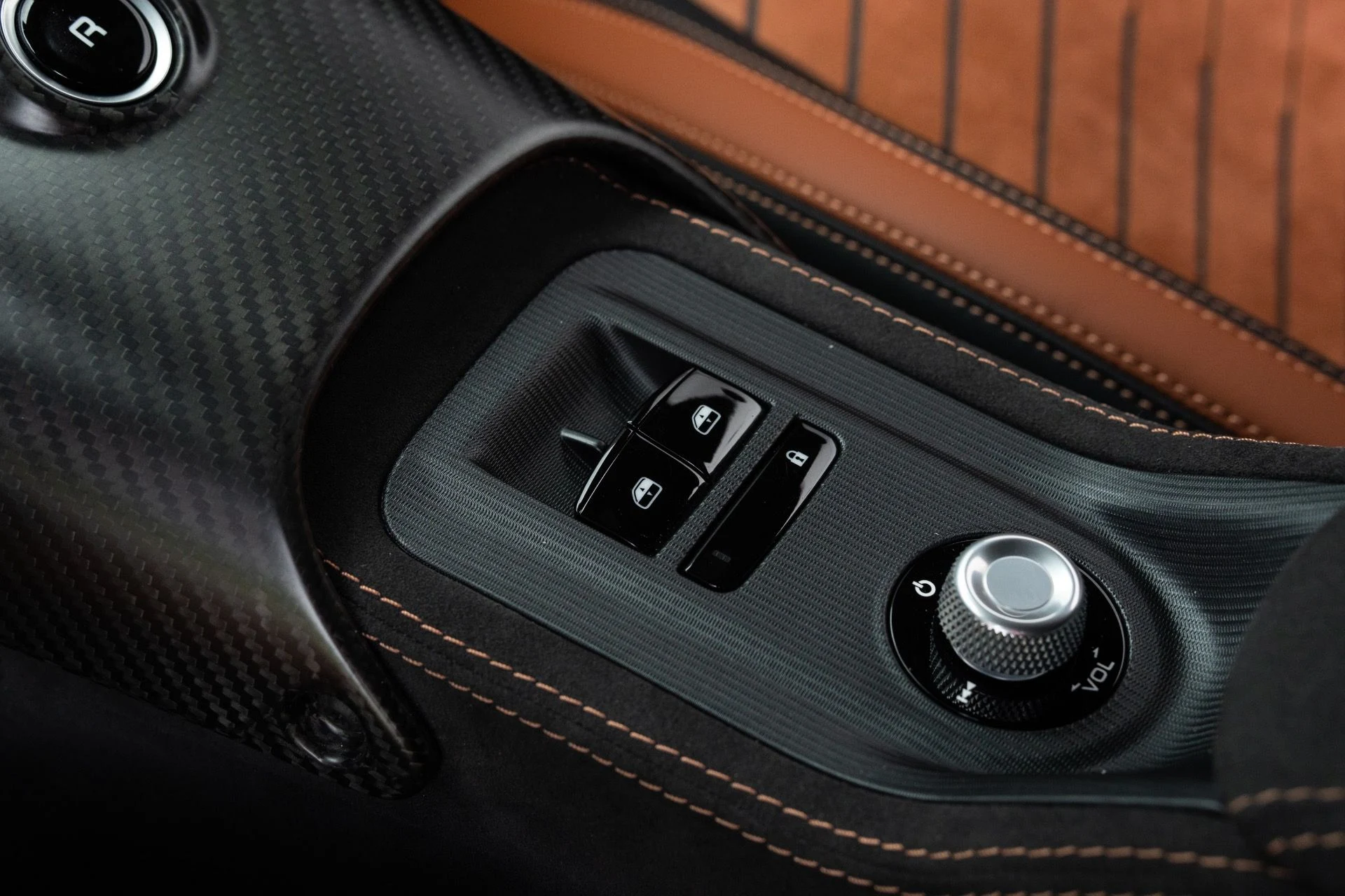 mph060_1832162837_Used_2022_Maserati_MC_20_1777083905_6850e139bf