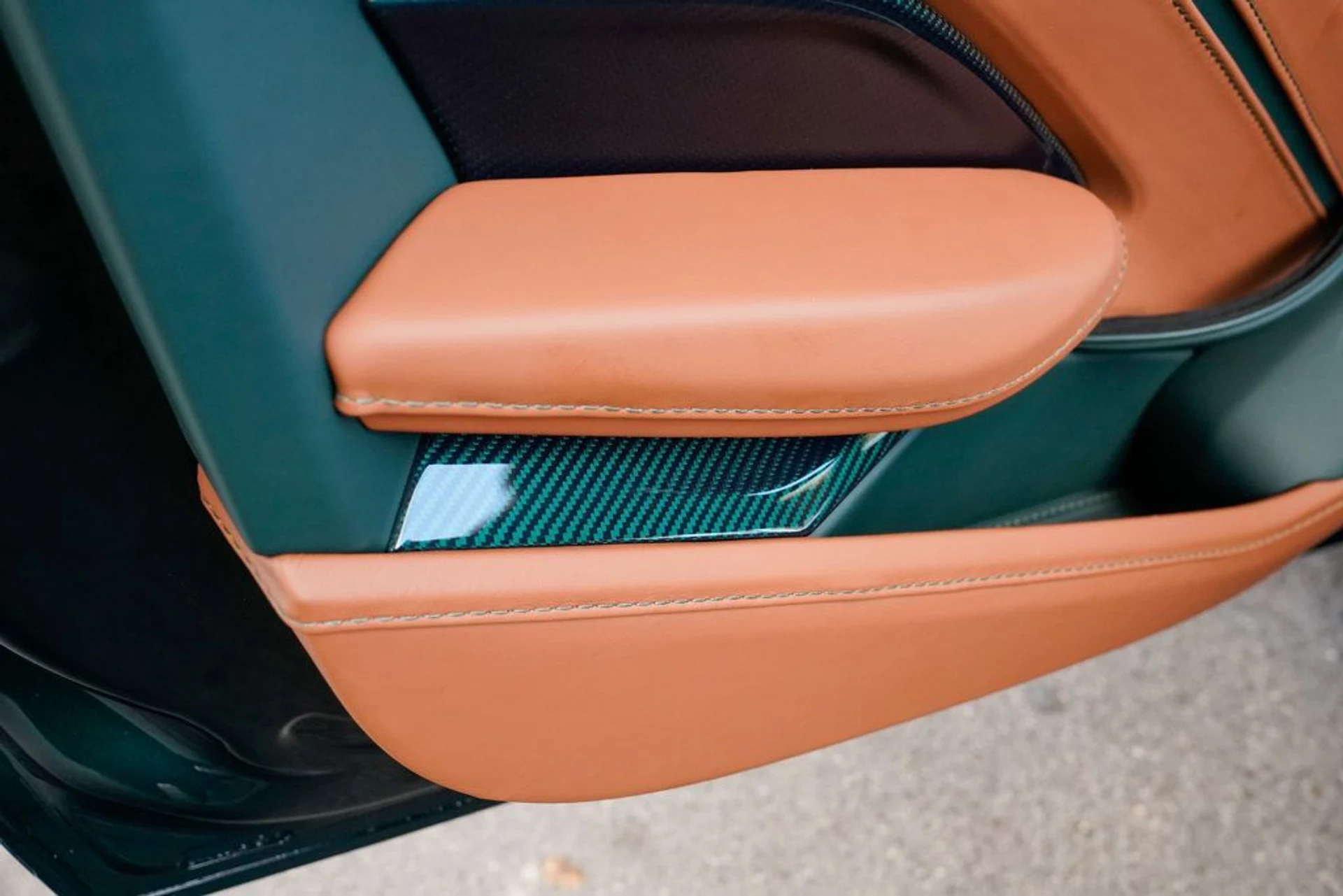 mph060_1858821572_used_2023_aston_martin_vantage_v12coupe_14354_22896697_61_1024_ec517a50f5