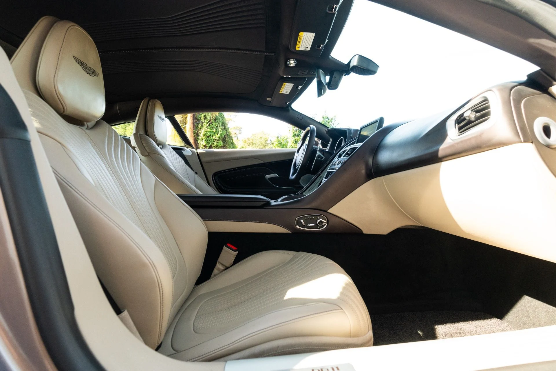 mph060_1859240614_Used_2023_Aston_Martin_DB_11_V8_1765580089_92461d9f1c