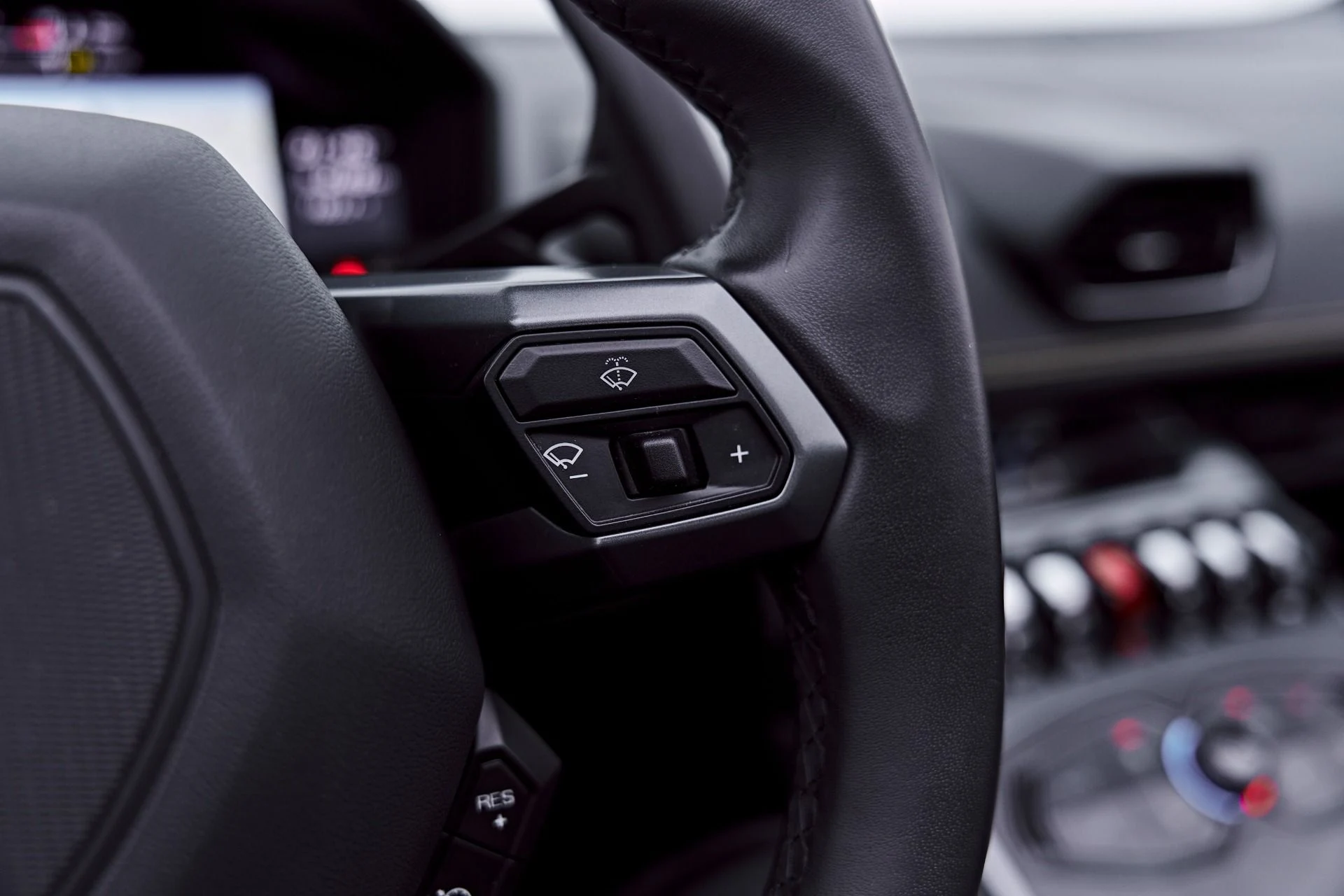 mph060_1897341132_Used_2018_Lamborghini_Huracan_LP_580_2_S_1784246880_93bce1f53f