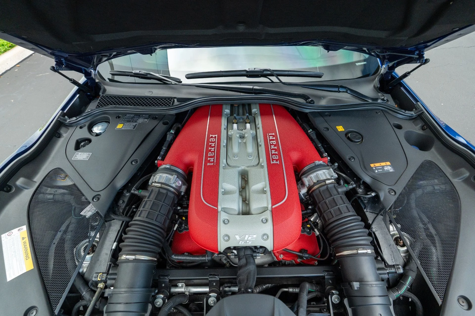 mph060_2061607225_Used_2020_Ferrari_812_Superfast_1758742343_c4bde733ab