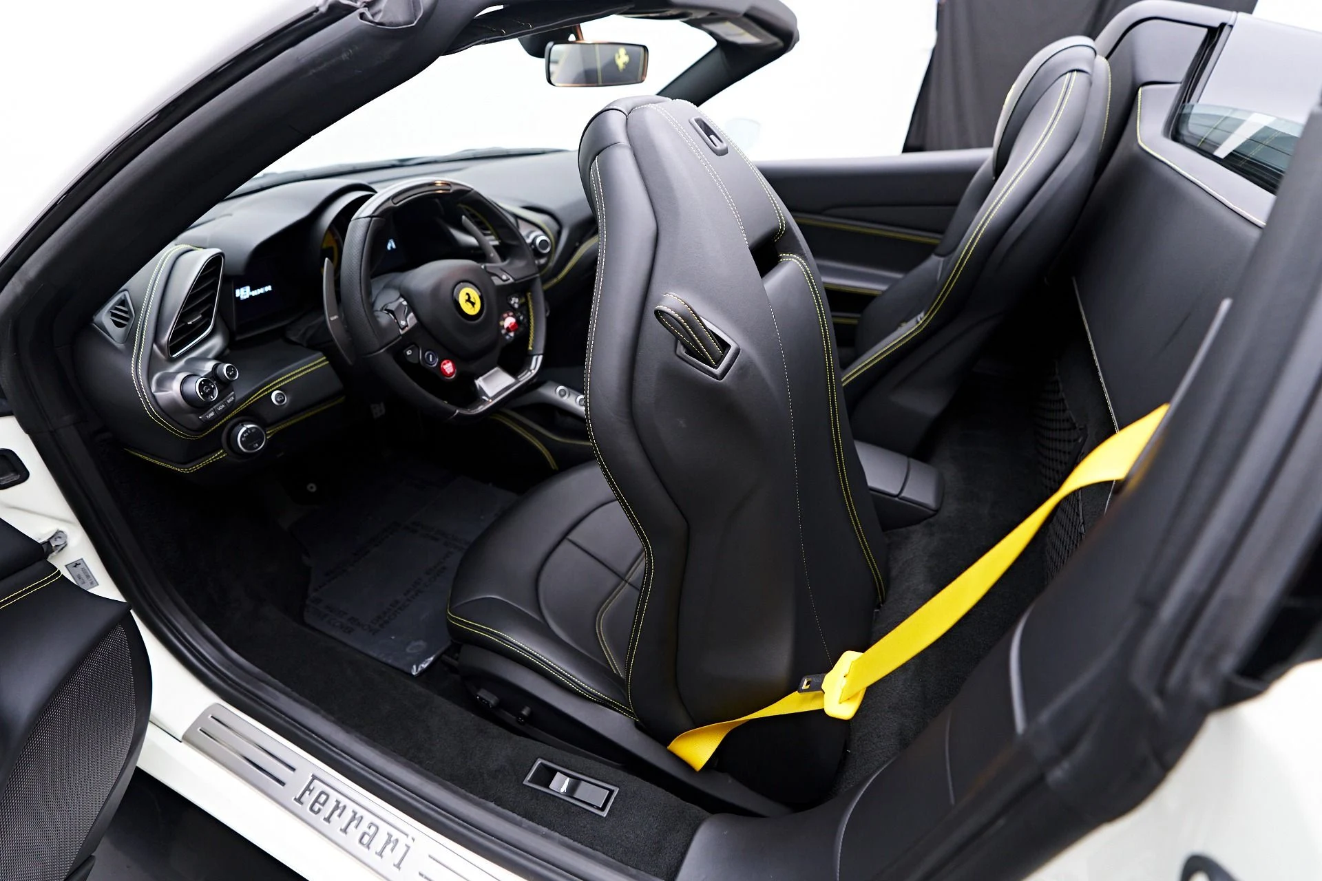 mph060_2061744263_Used_2019_Ferrari_488_Spider_Base_1748546084_eecc227689