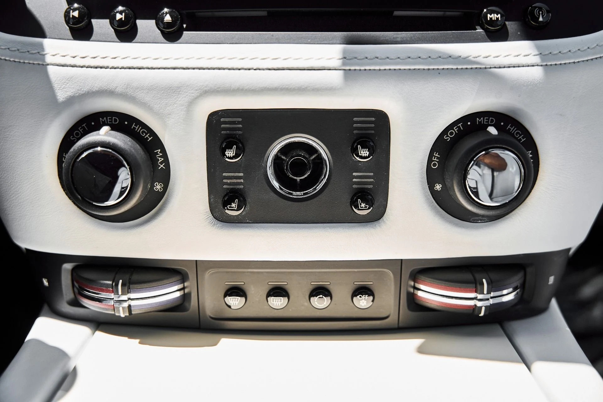 mph060_2101054297_Used_2019_Rolls_Royce_Wraith_Base_1778886749_369617d4fd