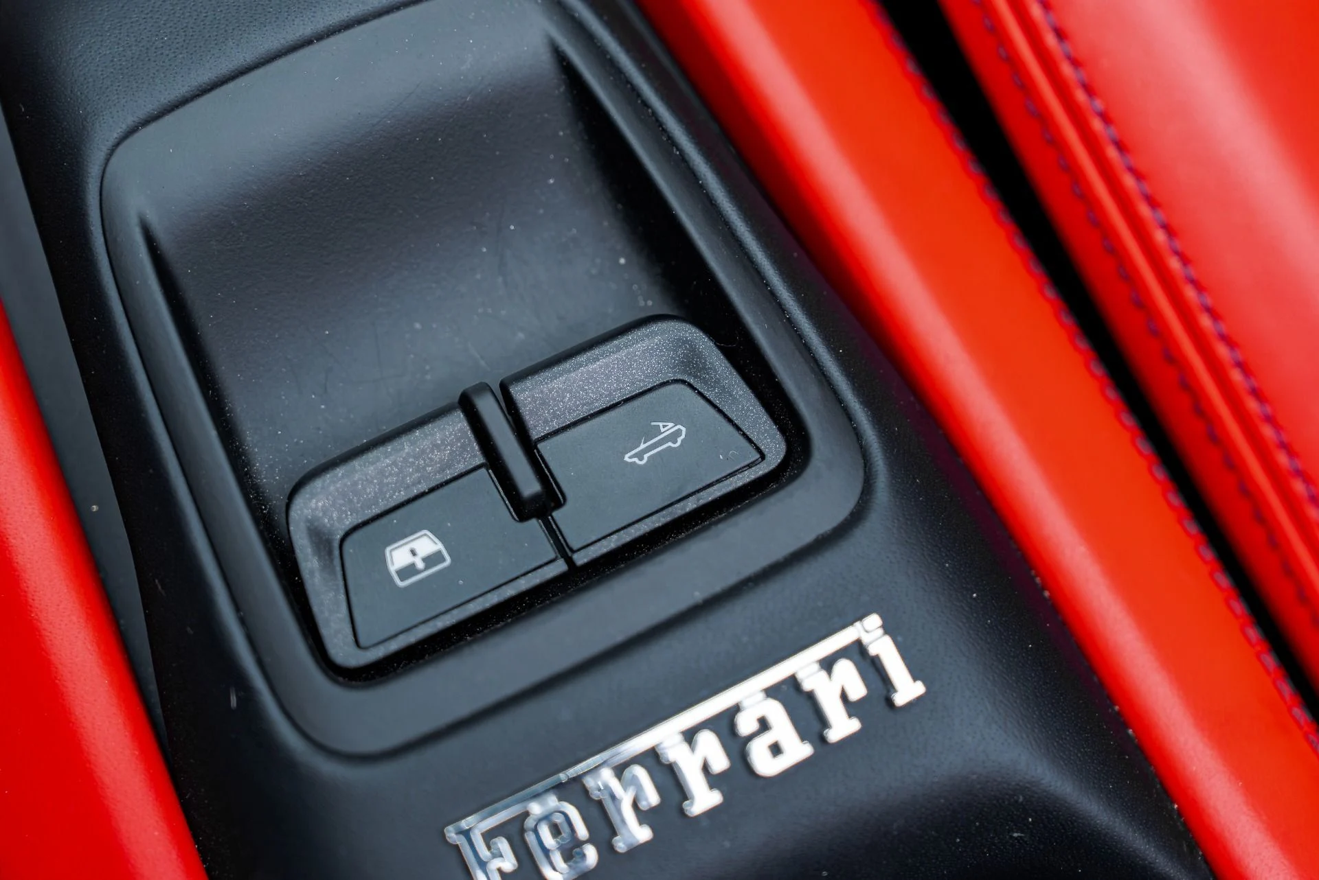 mph060_215753183_Used_2022_Ferrari_F8_Spider_1788281705_6fddb40436