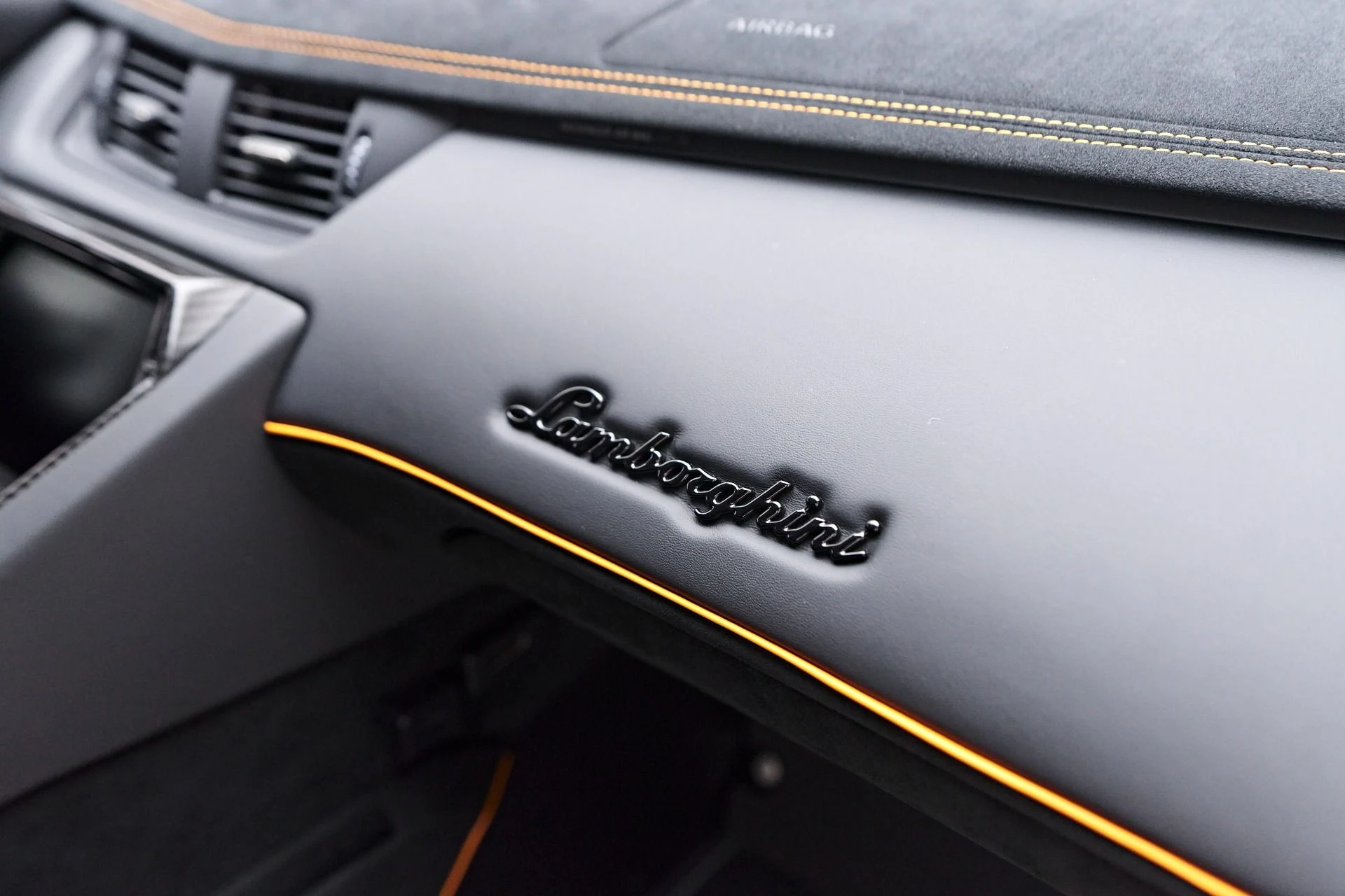 mph060_2170222595_Used_2021_Lamborghini_Aventador_SVJ_Base_1755224573_ce31e2263d