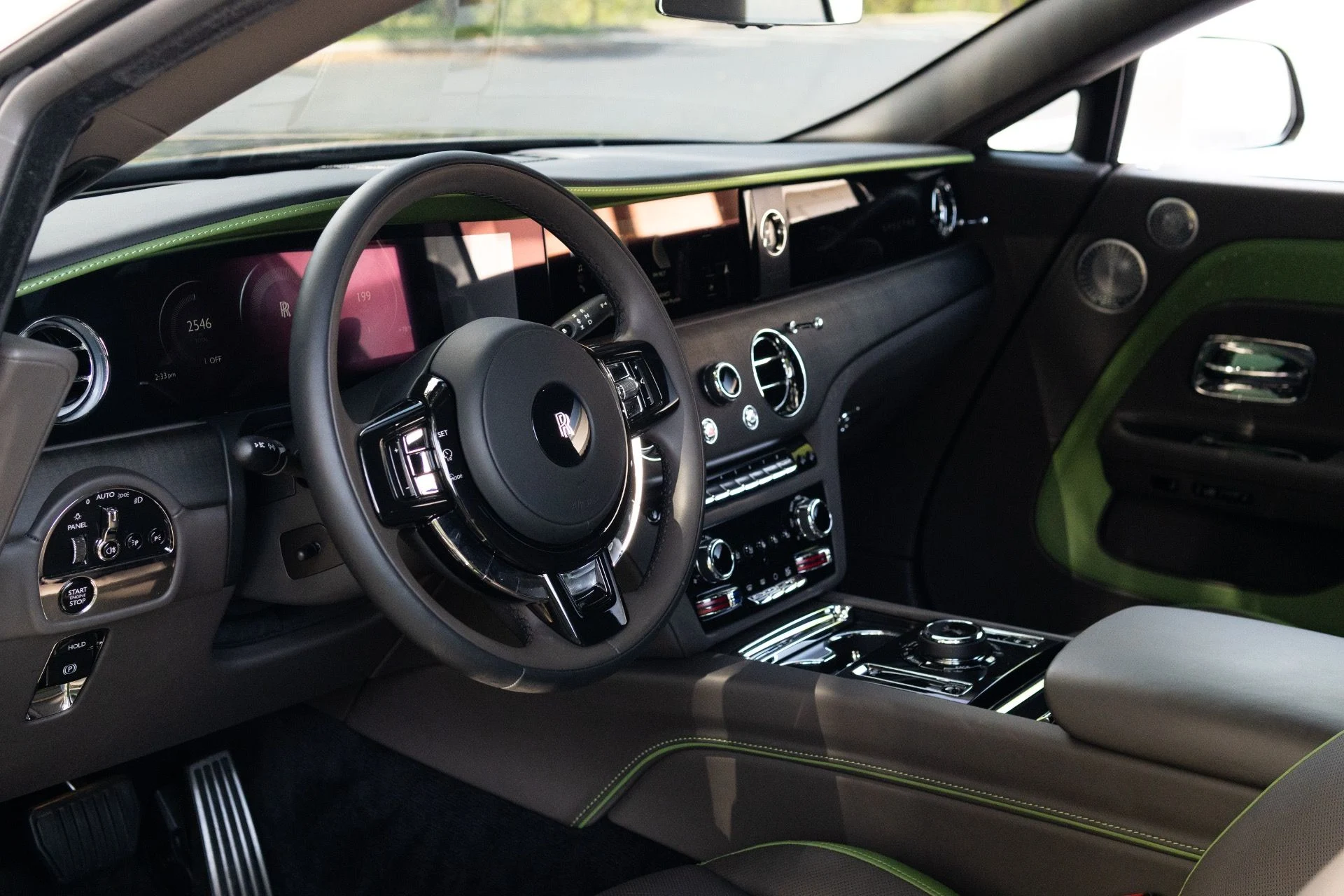 mph060_2186649323_Used_2024_Rolls_Royce_Spectre_1775023108_17d9a0f0a3