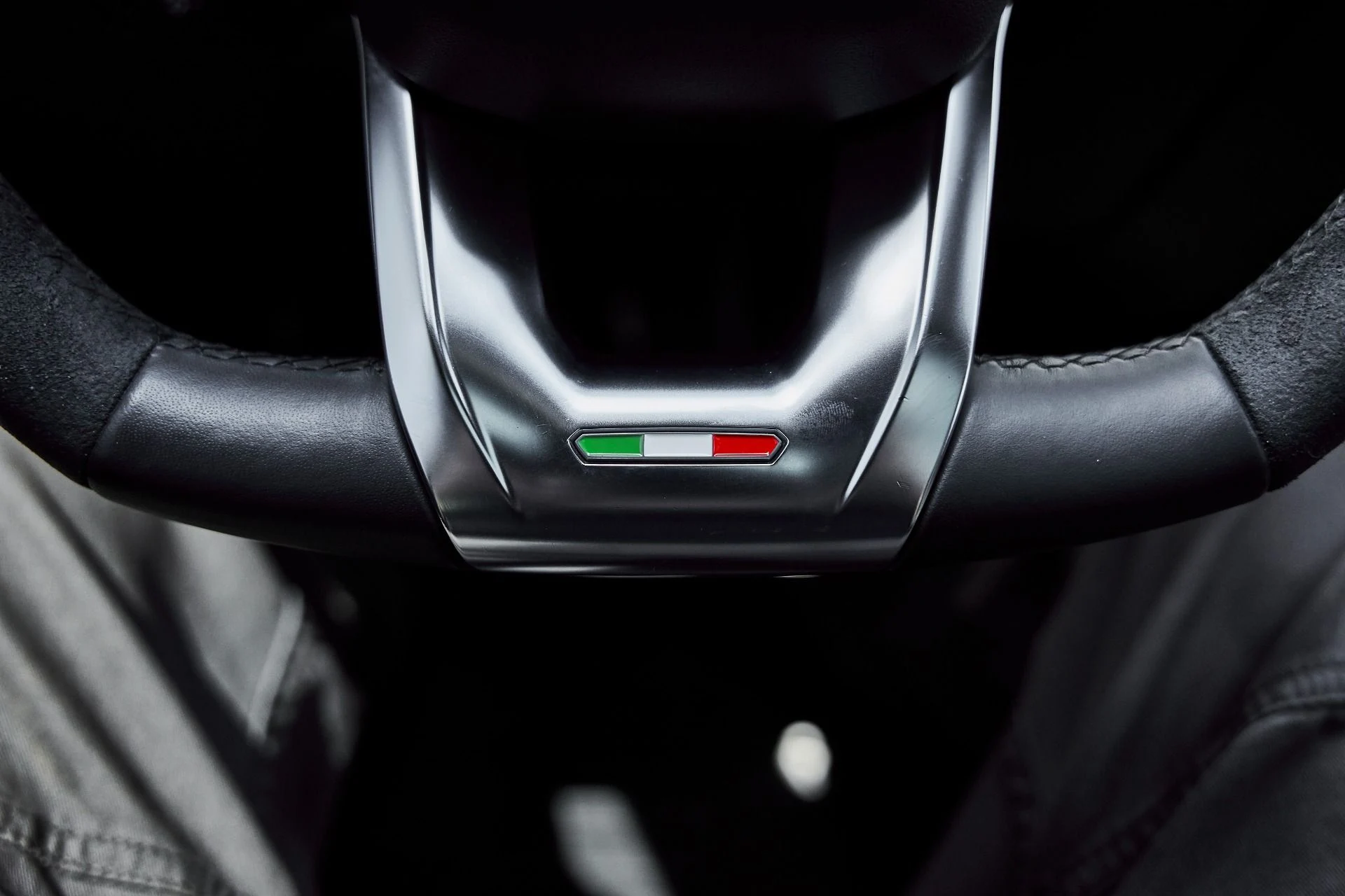 mph060_2193105135_Used_2022_Lamborghini_Urus_1778790433_7d46bc835d