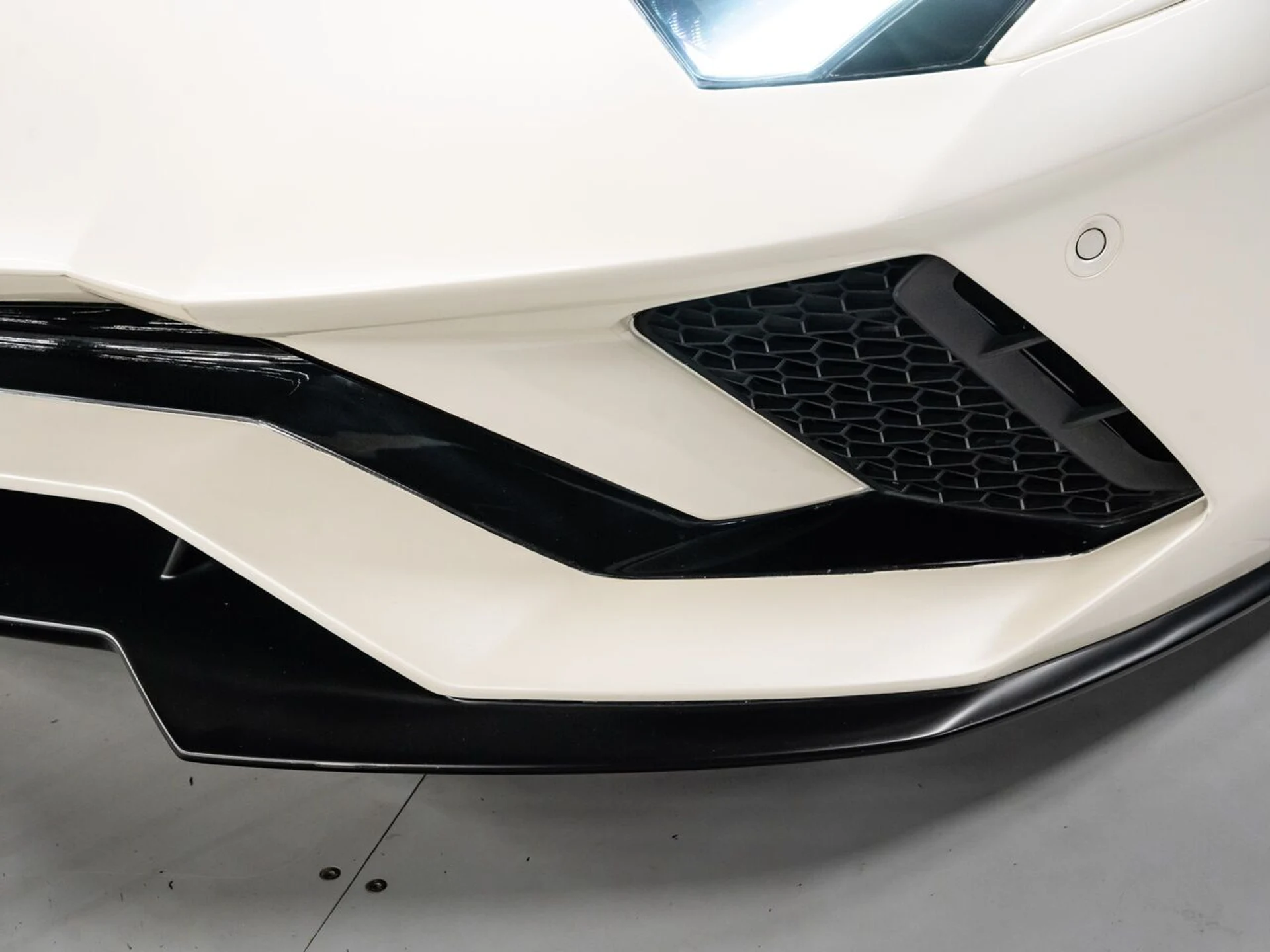 mph060_2193291889_lamborghini_aventador_2017_3e46845b72