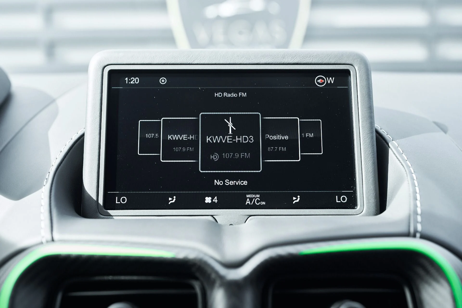 mph060_2208286067_Used_2023_Aston_Martin_Vantage_Base_1762913663_307cbb868a