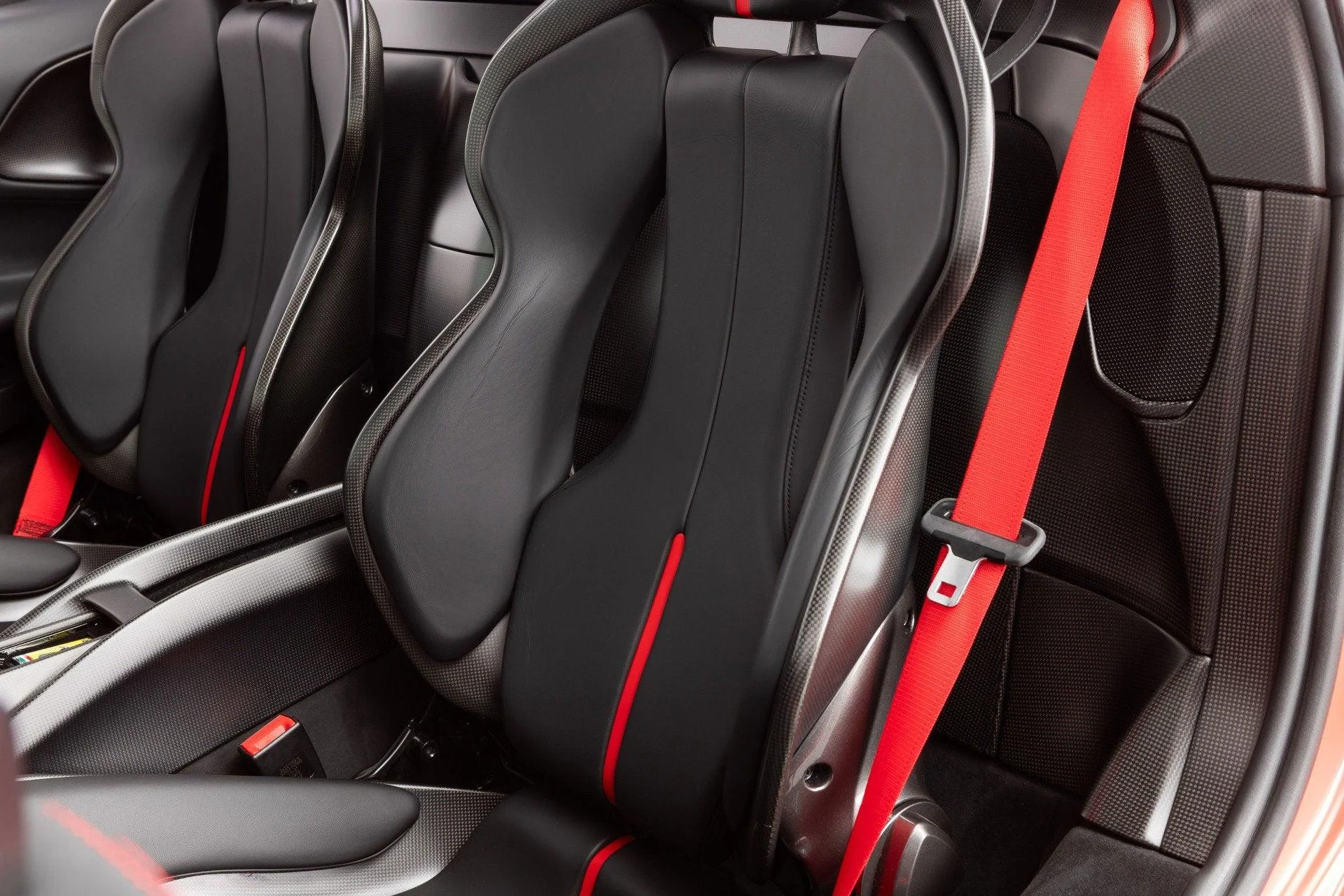 mph060_2260094591_Used_2022_Ferrari_SF_90_Spider_1777367635_eb90534a19