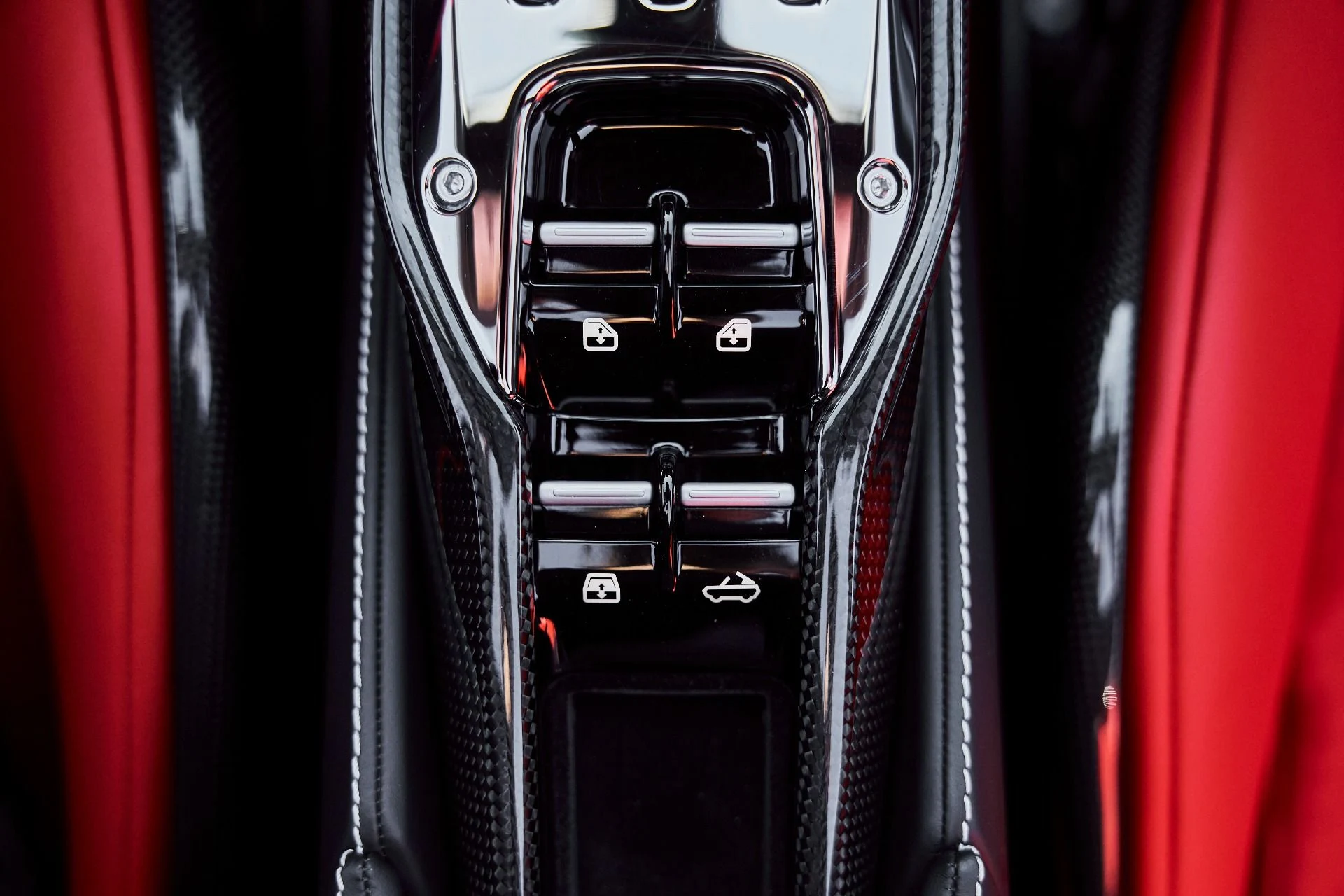 mph060_2325192117_Used_2025_Ferrari_SF_90_Spider_Base_1776876621_3ba1aa3afd