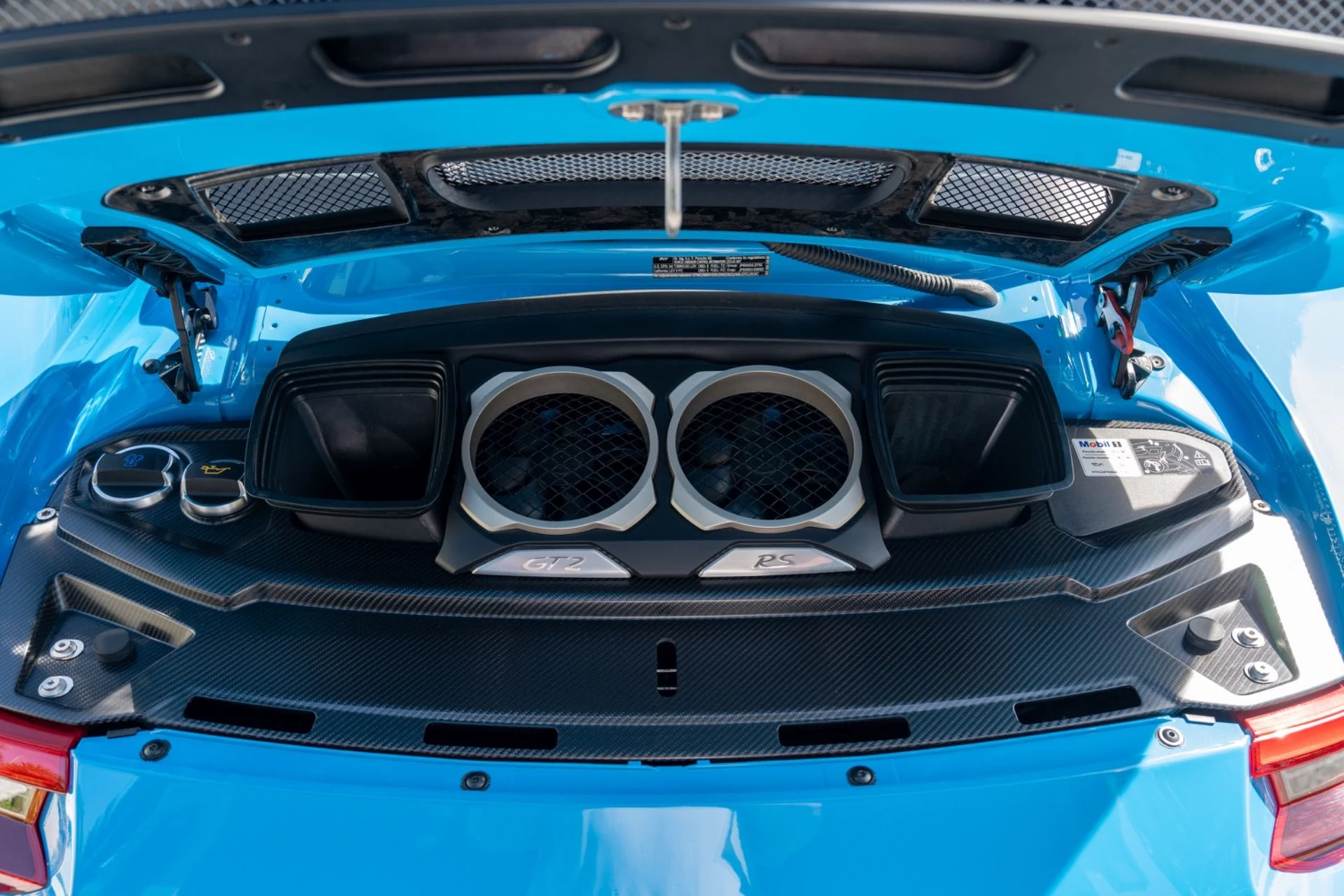 mph060_2340943171_Used_2018_Porsche_911_GT_2_RS_1791309749_98ebd2fb34