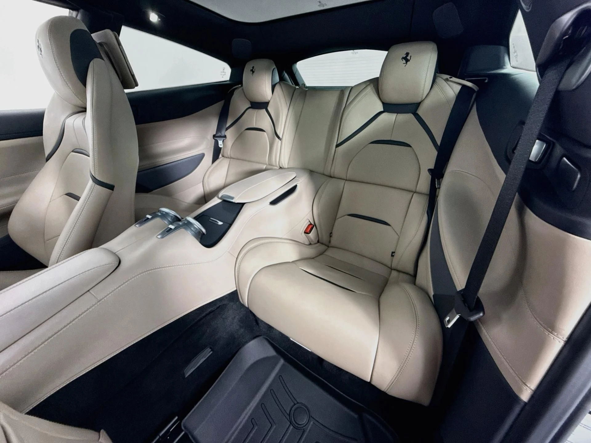 mph060_2357697001_Used_2019_Ferrari_GTC_4_Lusso_1792629198_d42c62c15b