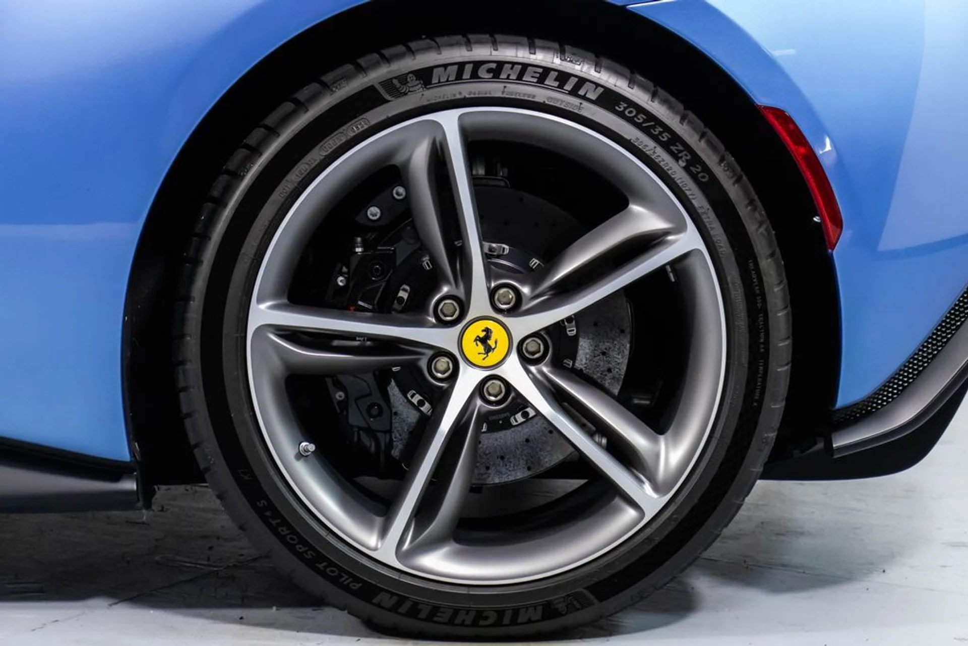 mph060_2394108474_40edaff8737bde2cd767ce006c7a6061x_c295df7404