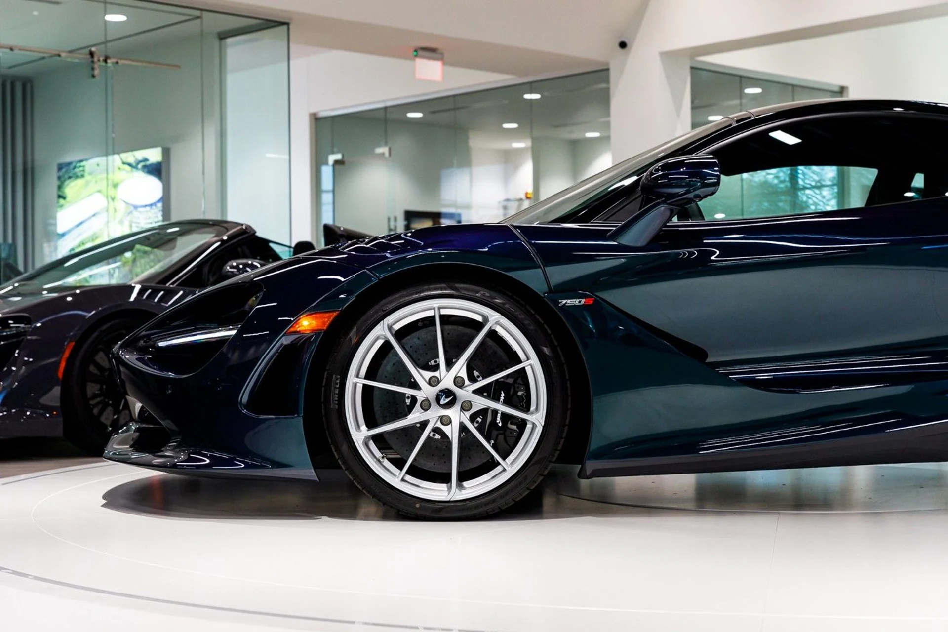 mph060_2399440544_646_p61_l_5dbe262a33