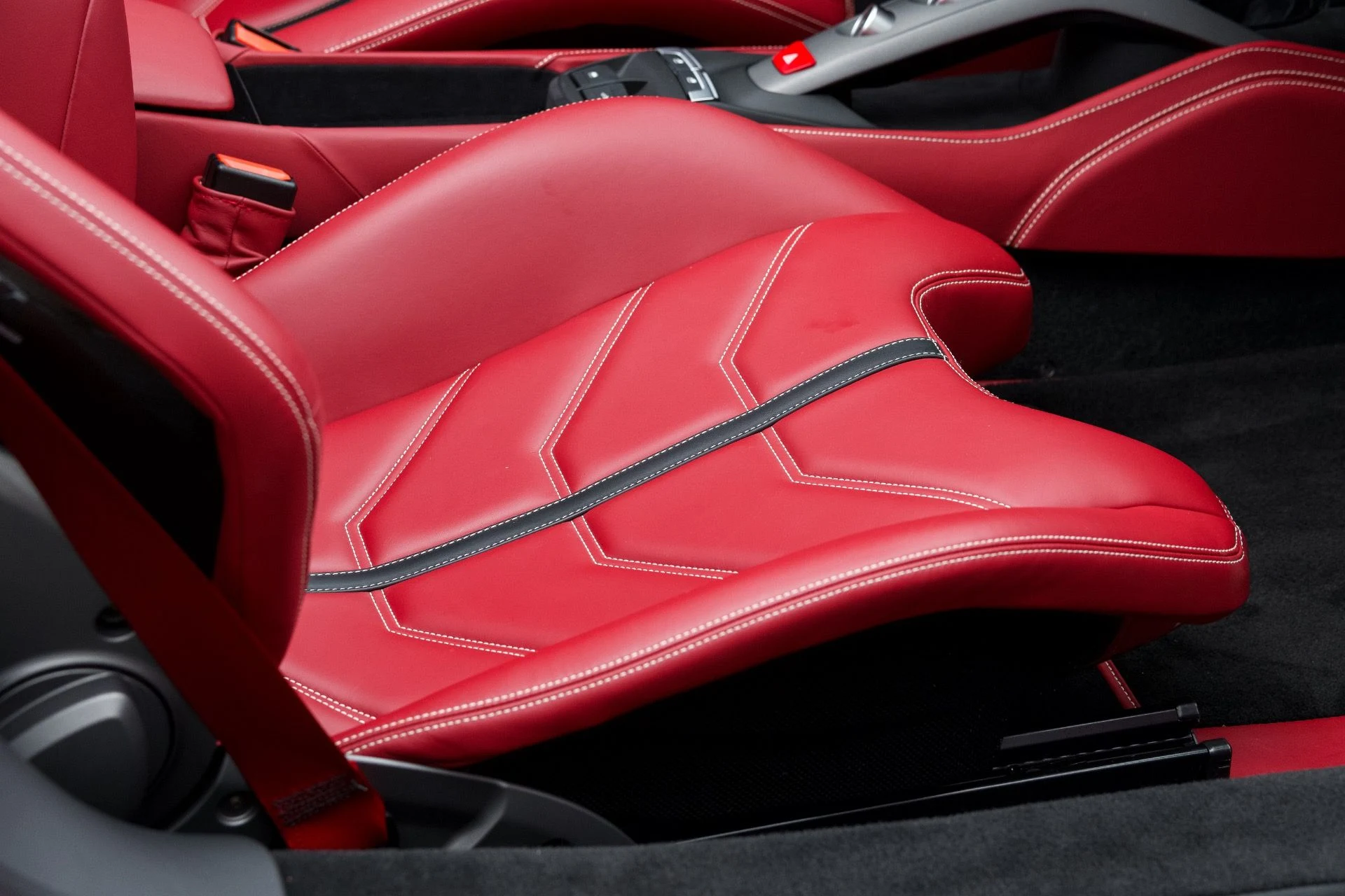 mph060_2436758986_Used_2019_Ferrari_488_Spider_1775191642_44f94f6199